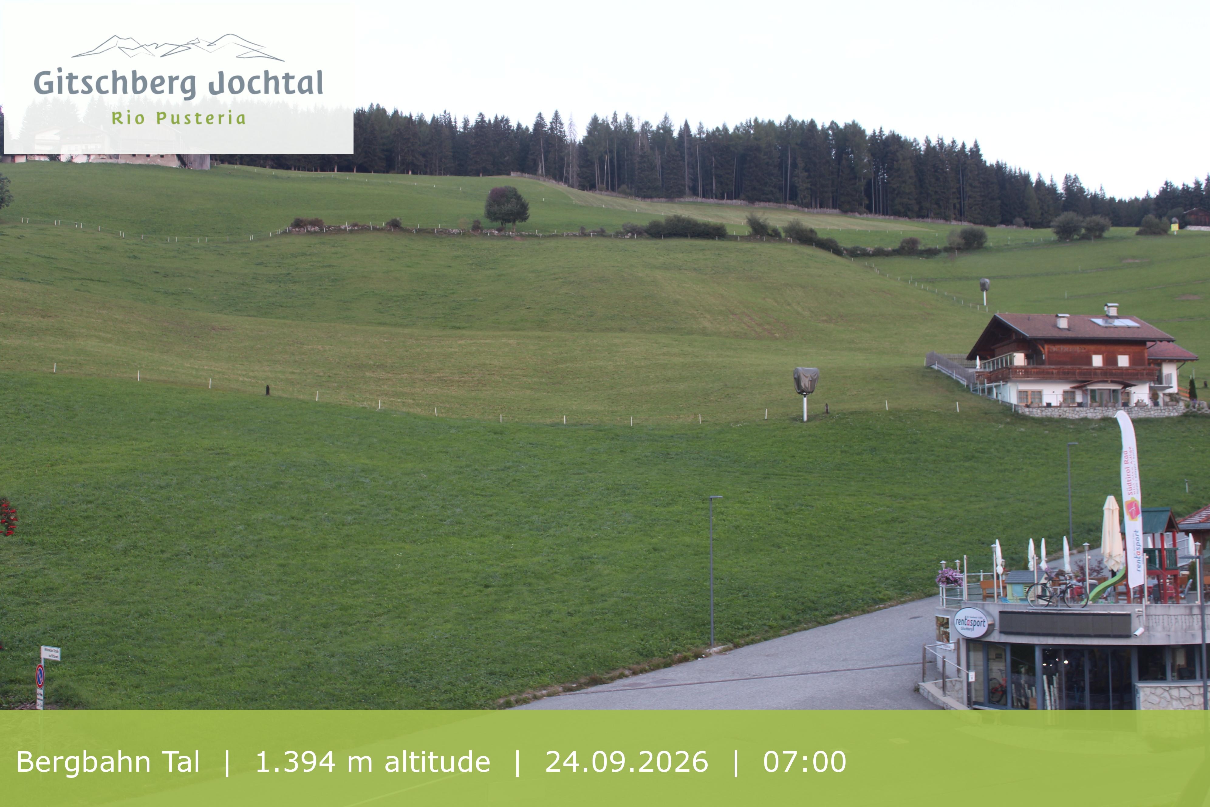 Archiv Foto Webcam Sicht auf die Talstation Meransen in Südtirol