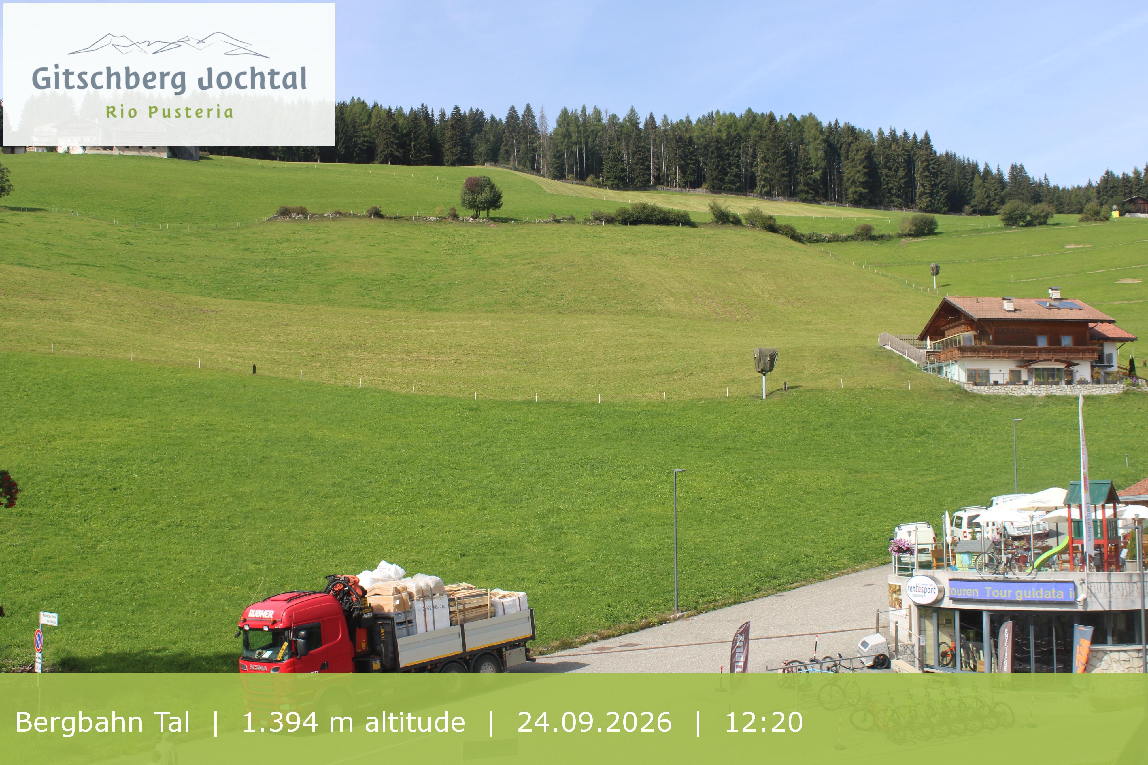 Archiv Foto Webcam Sicht auf die Talstation Meransen in Südtirol
