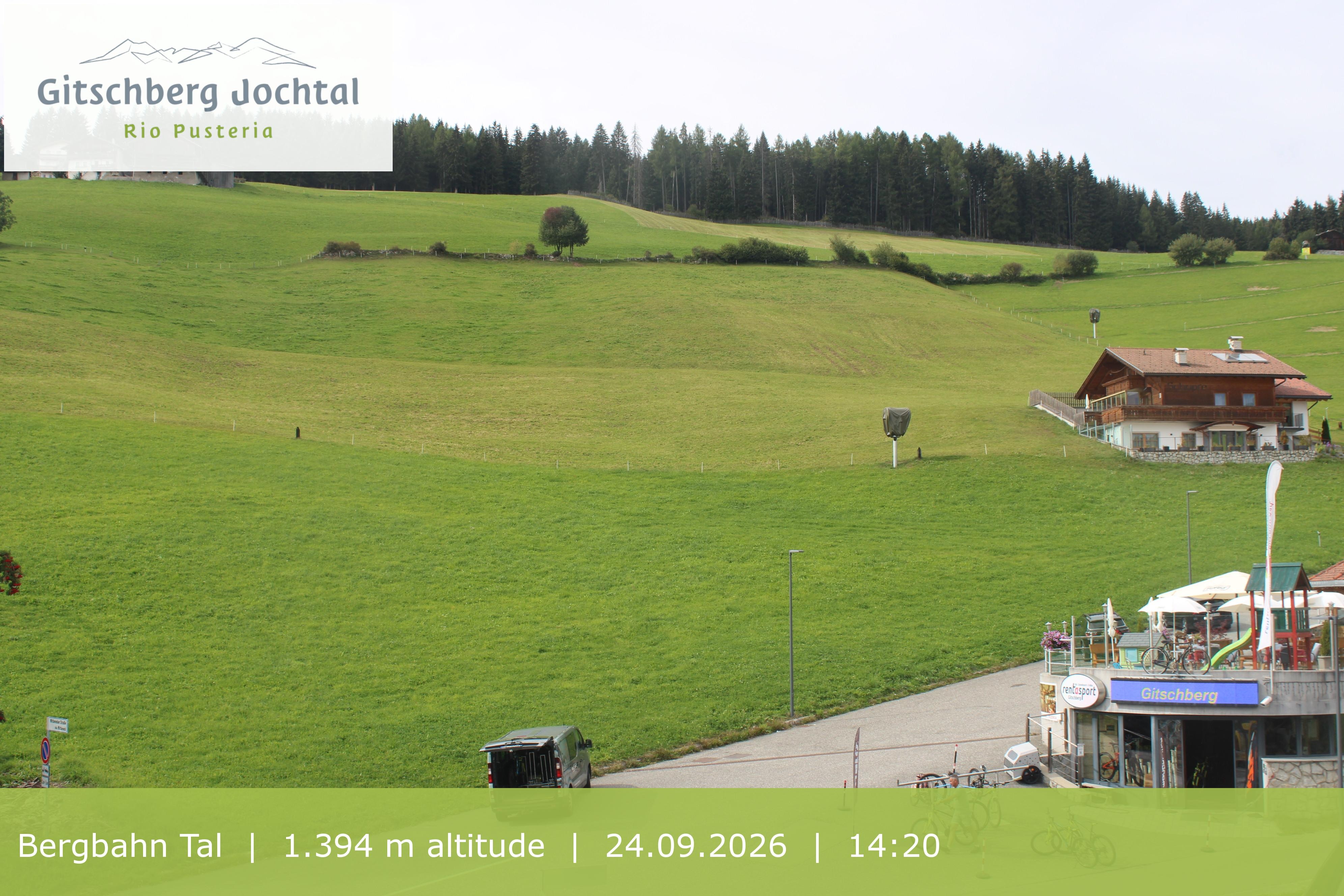 Archiv Foto Webcam Sicht auf die Talstation Meransen in Südtirol