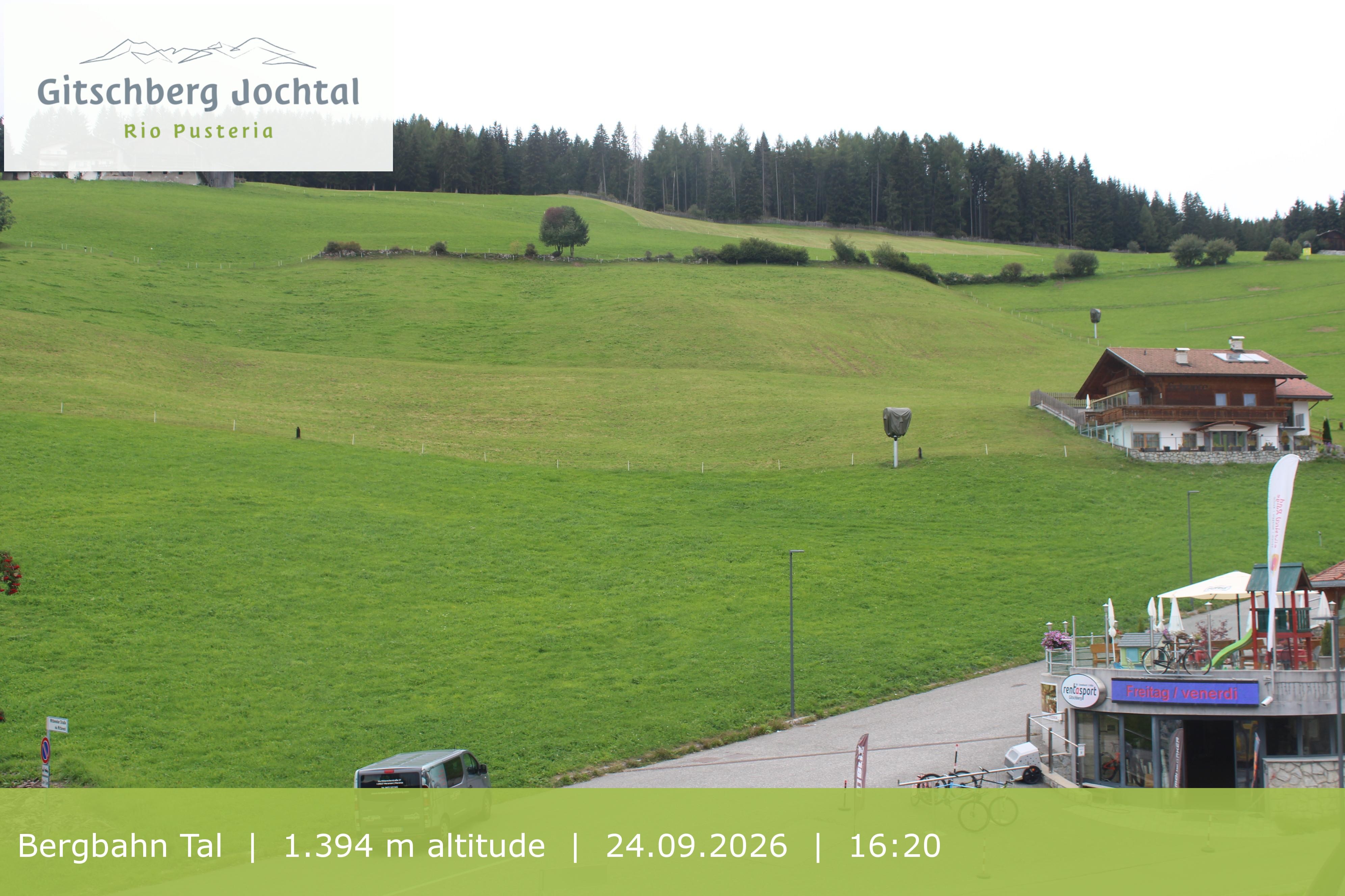 Archiv Foto Webcam Sicht auf die Talstation Meransen in Südtirol