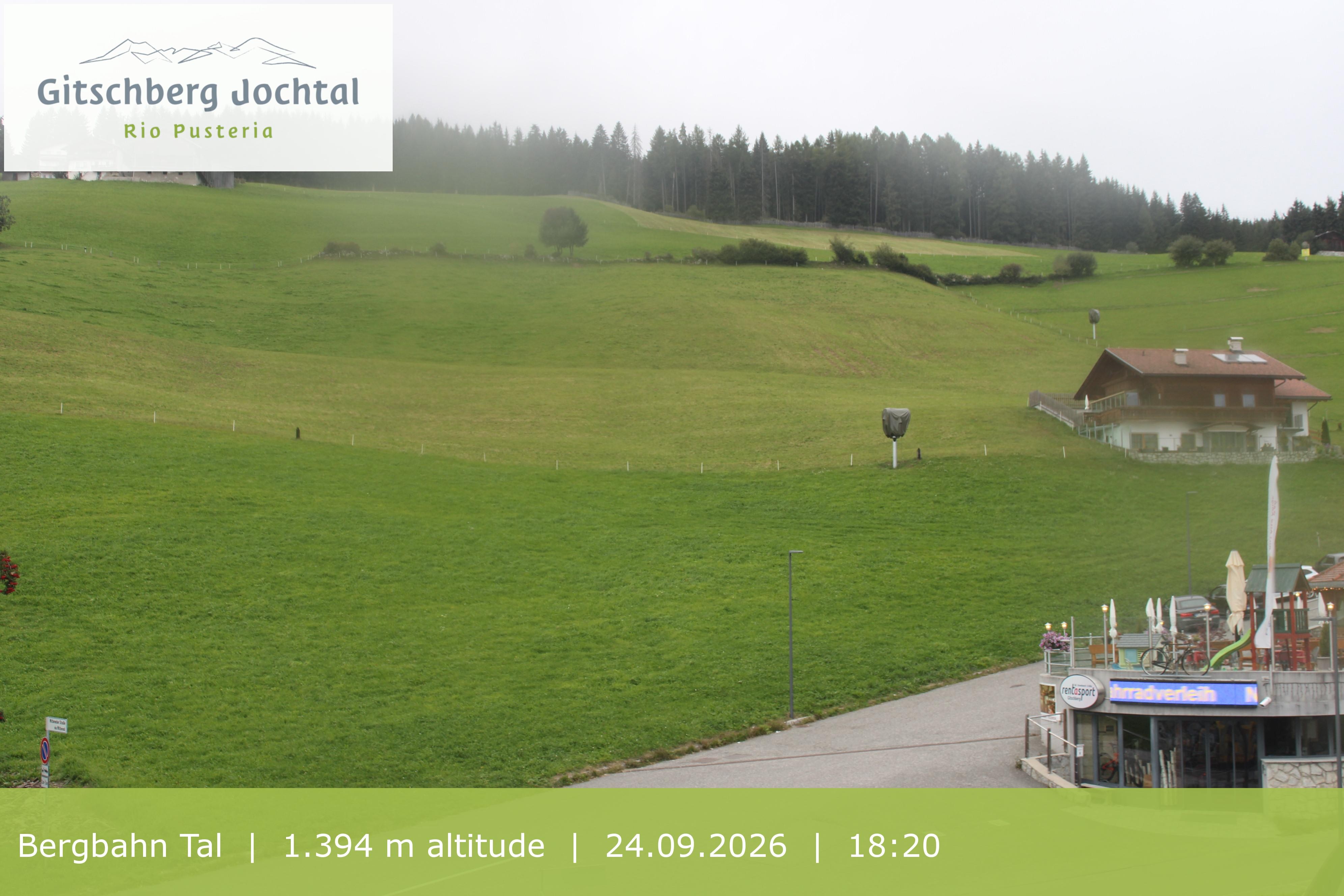 Archiv Foto Webcam Sicht auf die Talstation Meransen in Südtirol