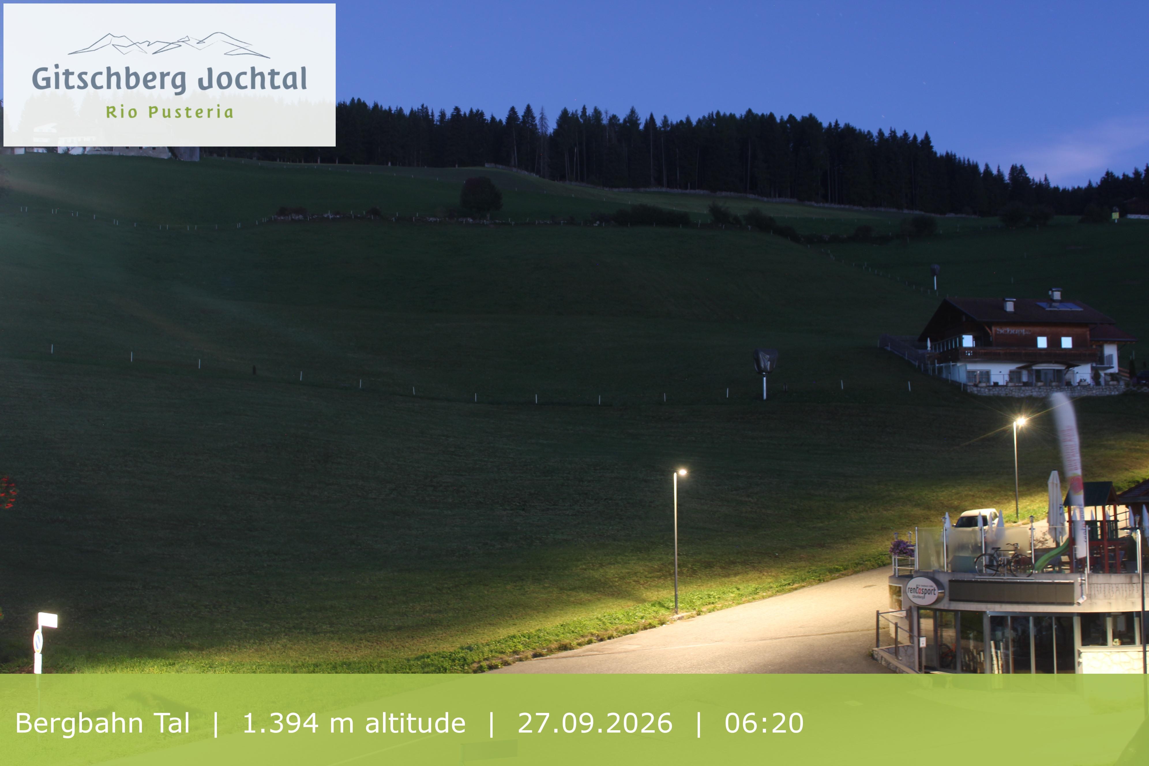 Archiv Foto Webcam Sicht auf die Talstation Meransen in Südtirol