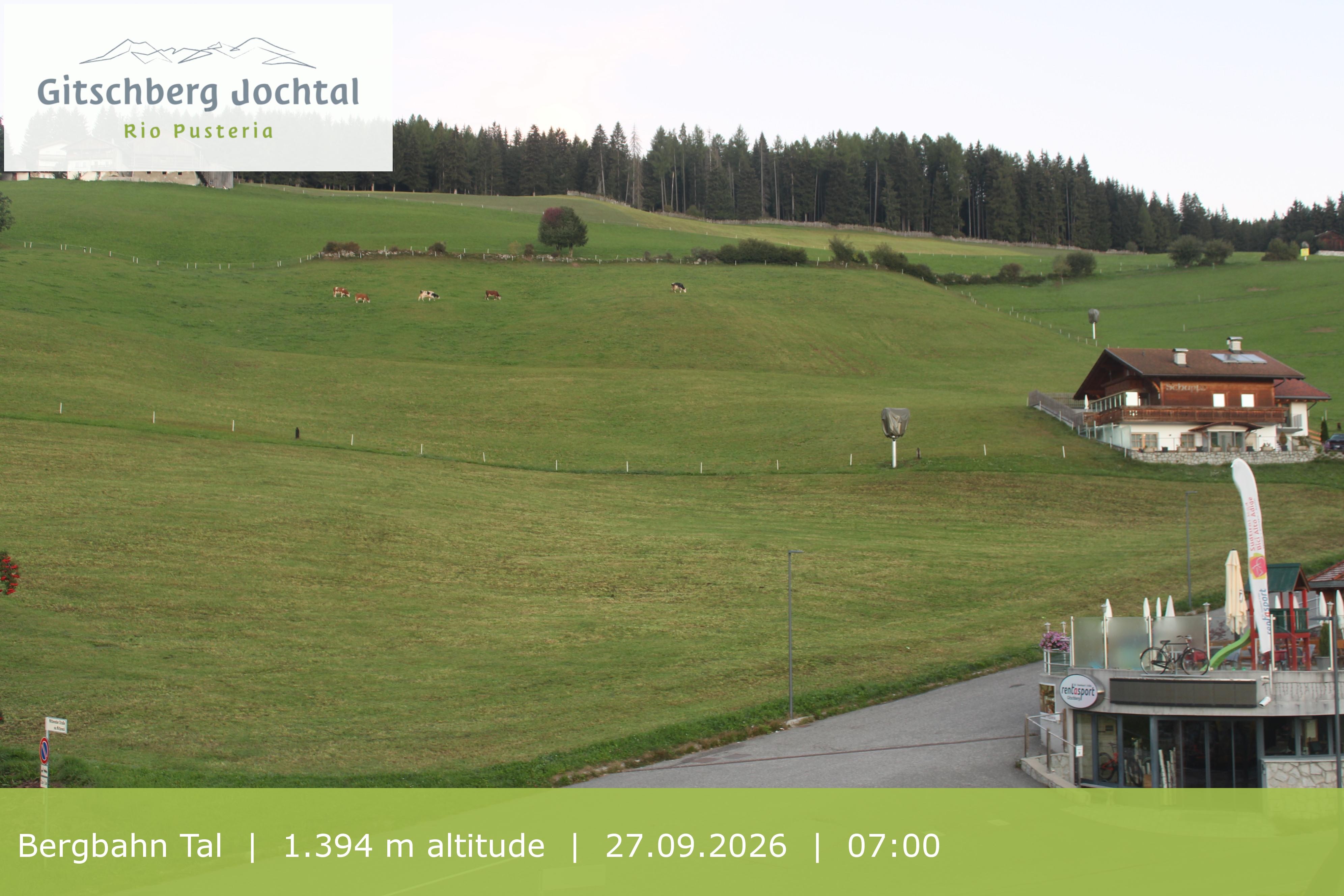 Archiv Foto Webcam Sicht auf die Talstation Meransen in Südtirol