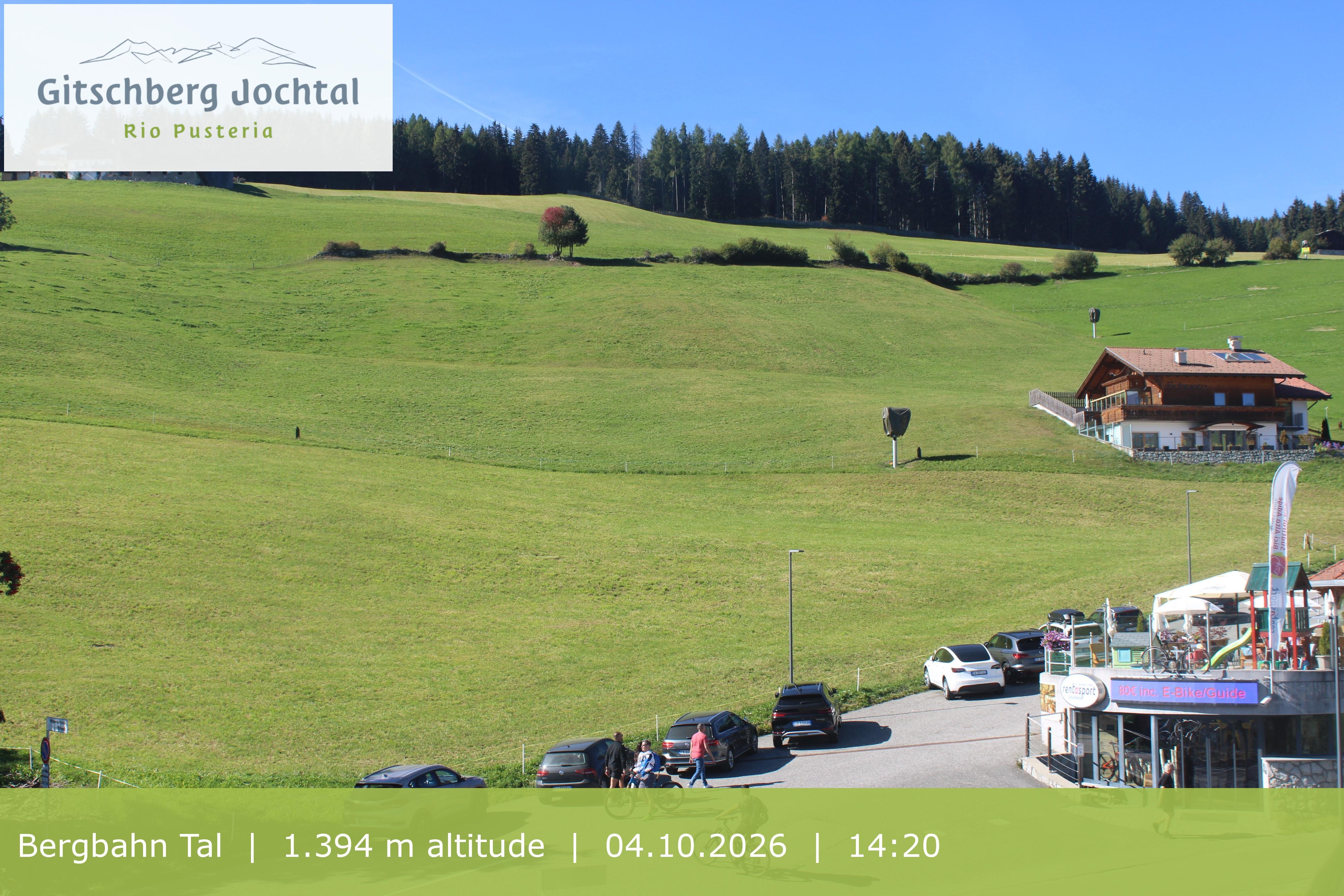 Archiv Foto Webcam Sicht auf die Talstation Meransen in Südtirol