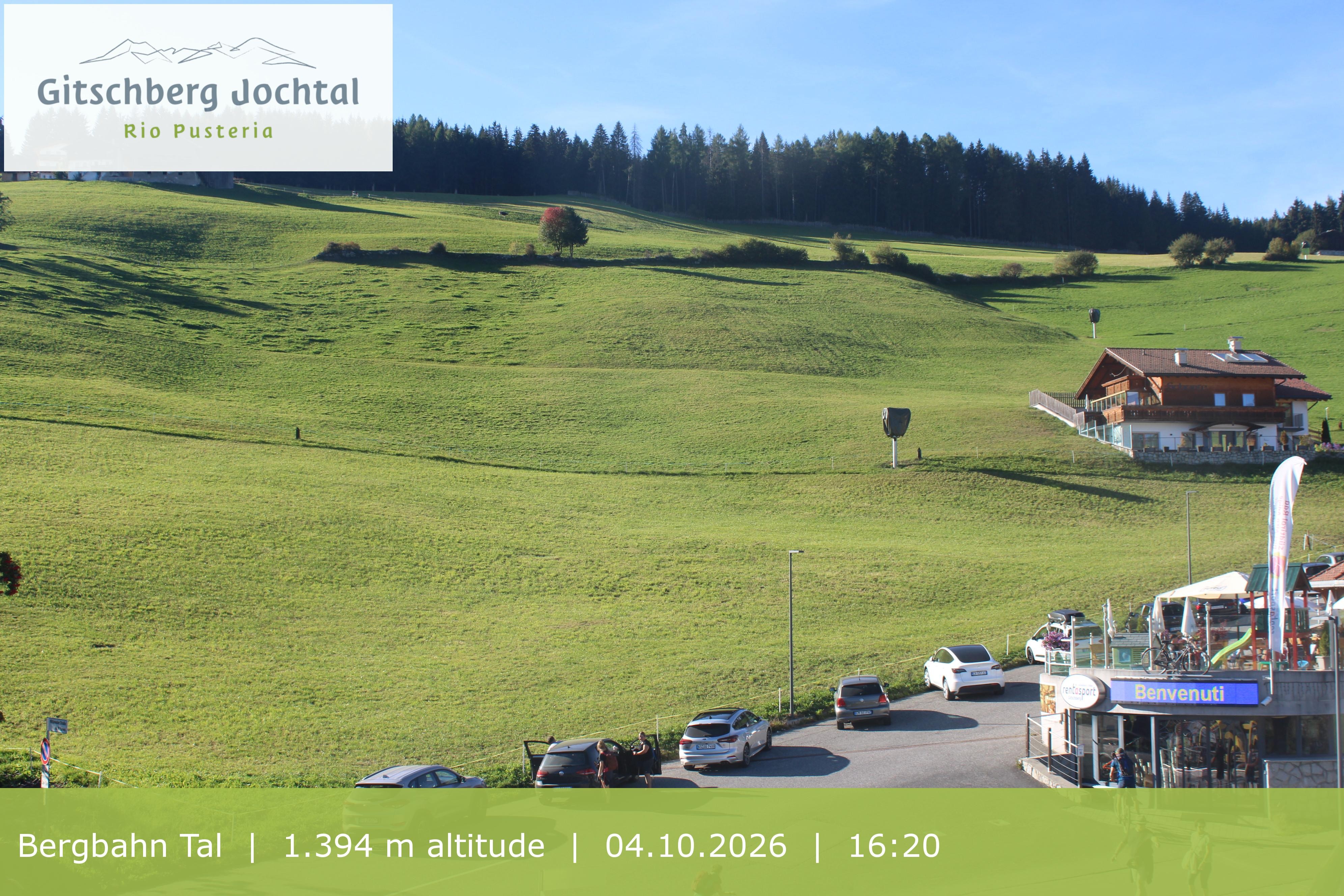 Archiv Foto Webcam Sicht auf die Talstation Meransen in Südtirol