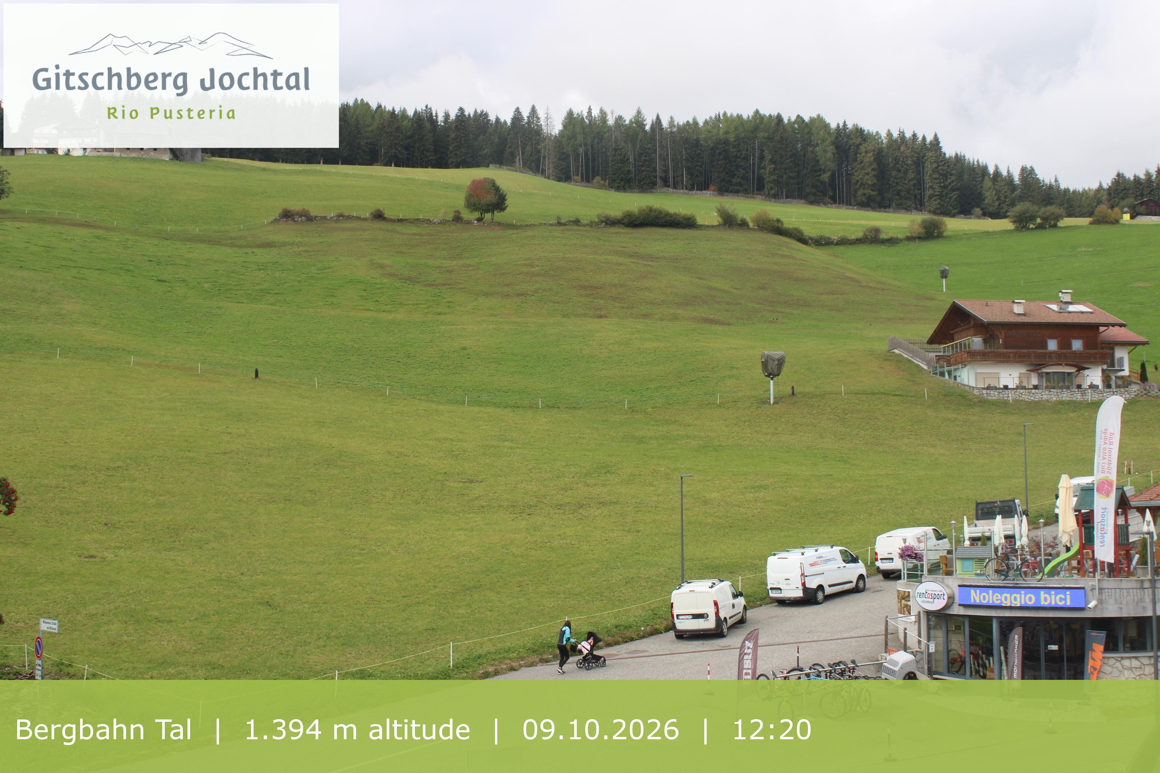 Archiv Foto Webcam Sicht auf die Talstation Meransen in Südtirol