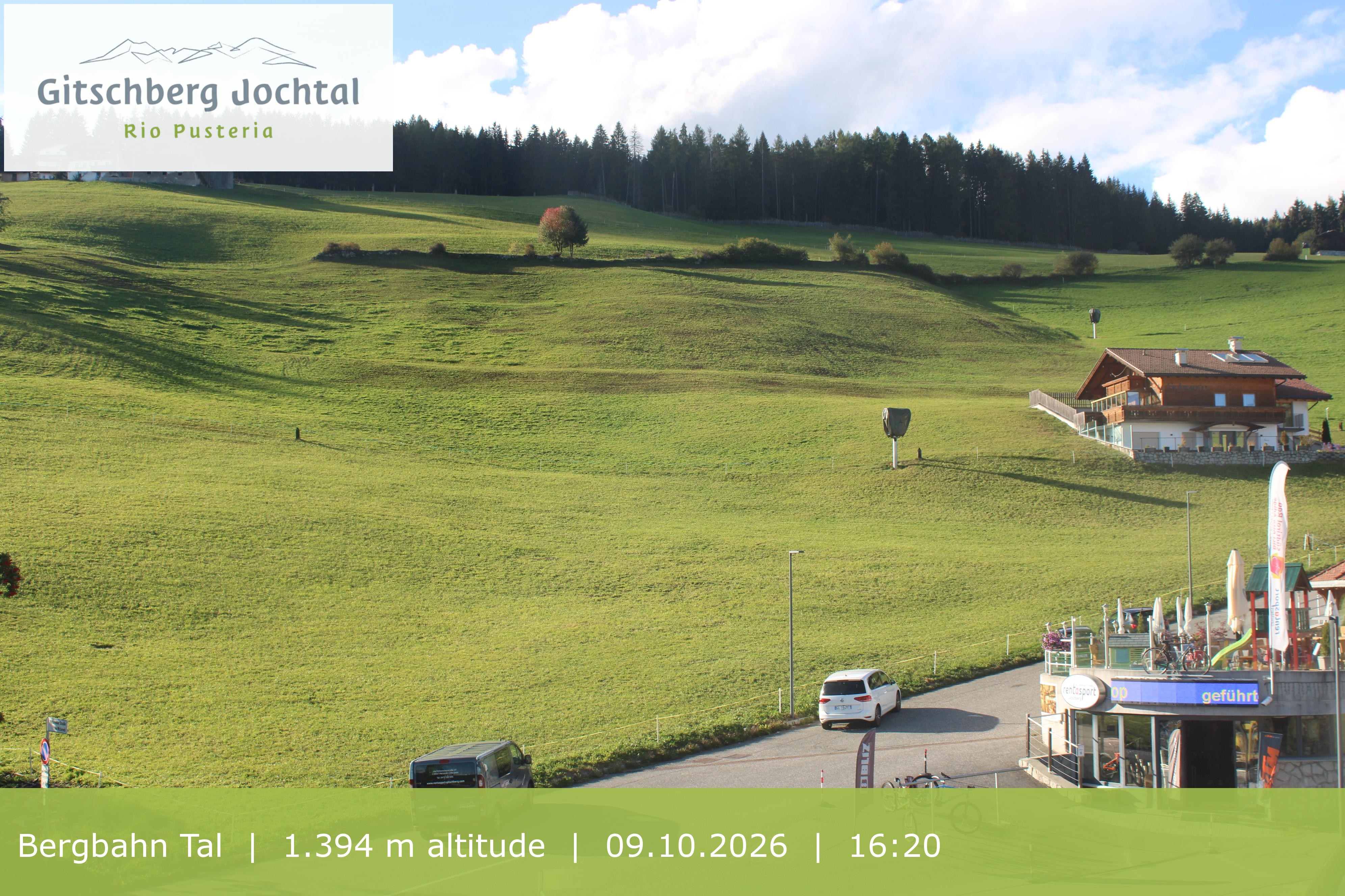 Archiv Foto Webcam Sicht auf die Talstation Meransen in Südtirol