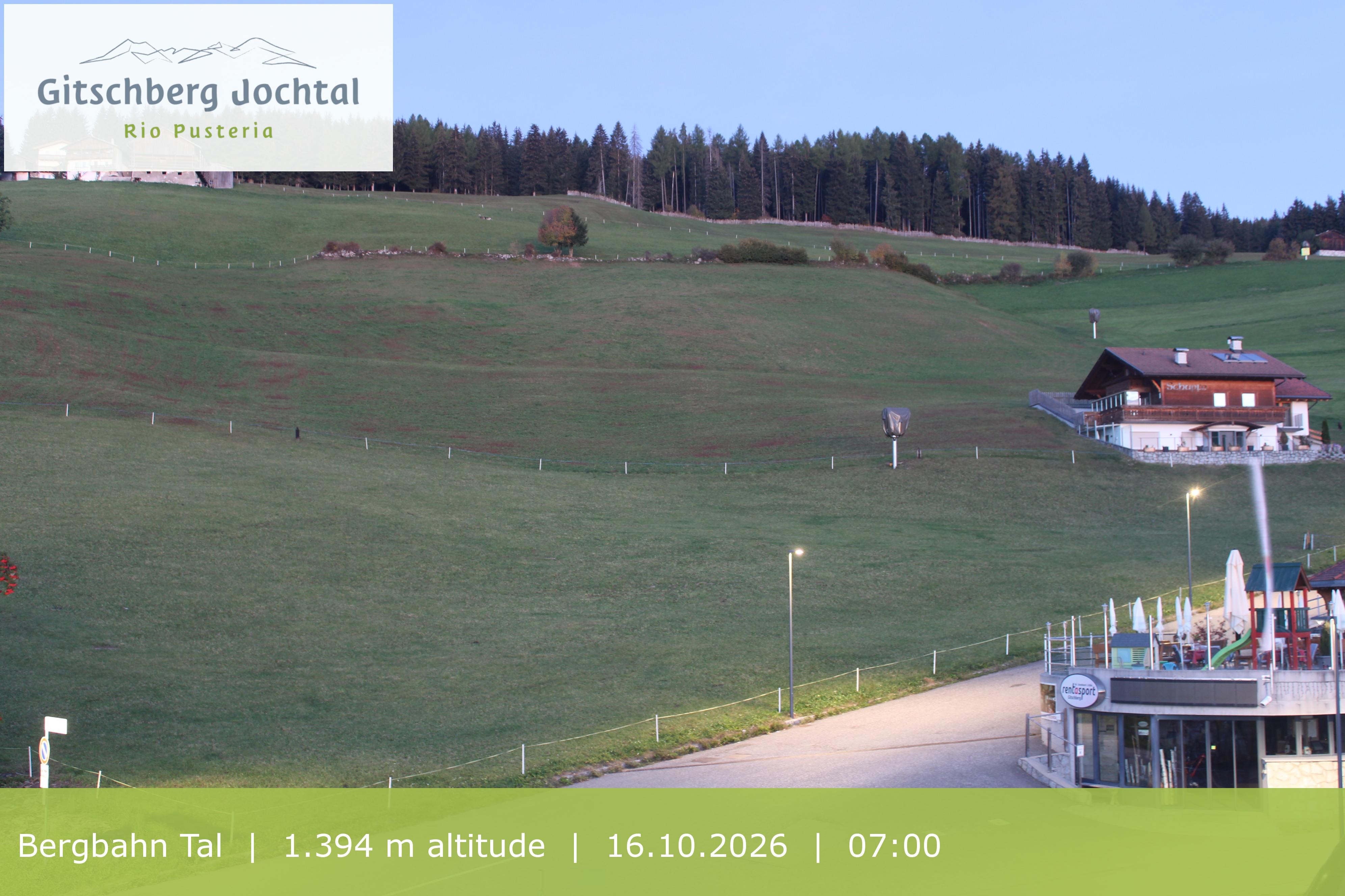 Archiv Foto Webcam Sicht auf die Talstation Meransen in Südtirol