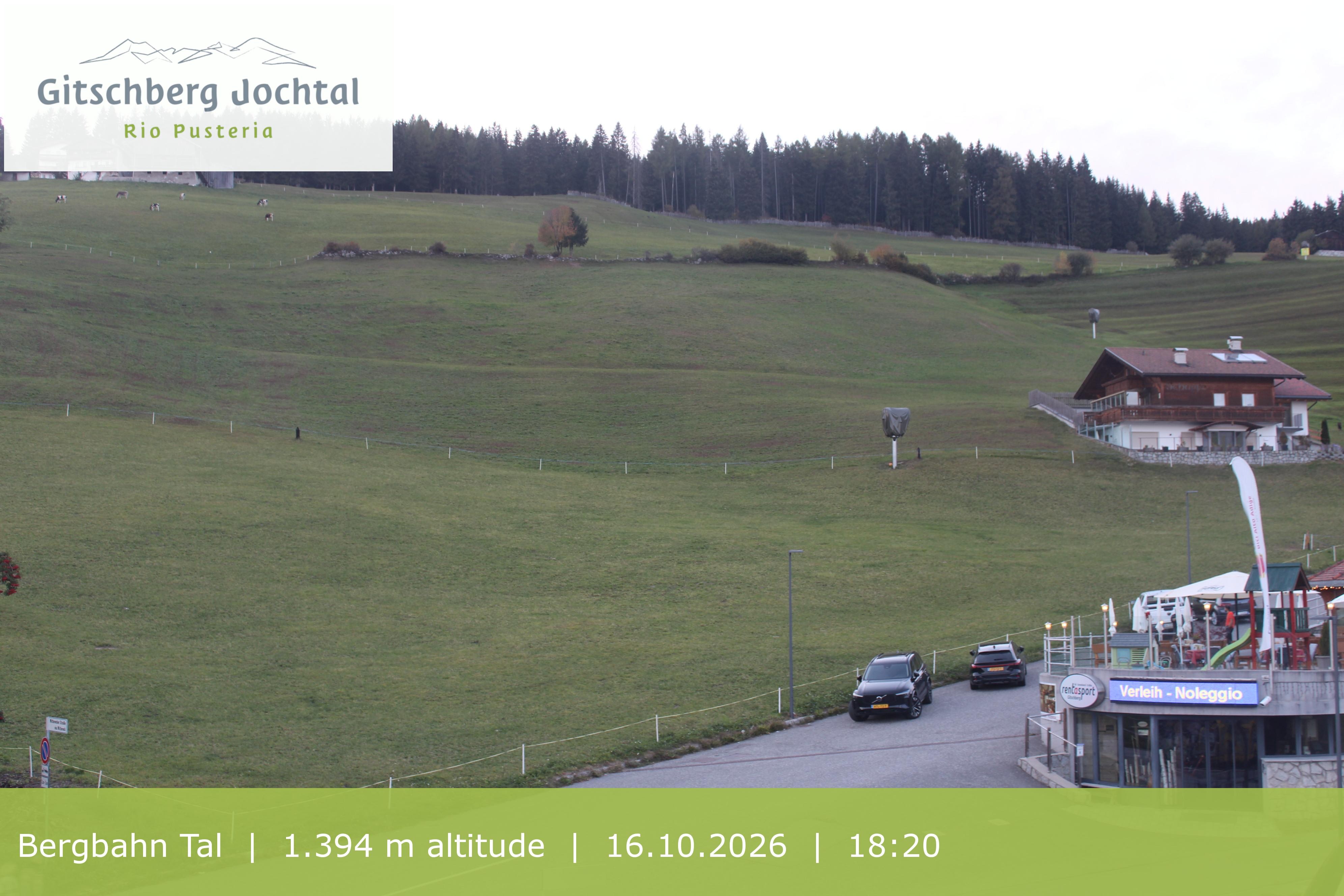 Archiv Foto Webcam Sicht auf die Talstation Meransen in Südtirol