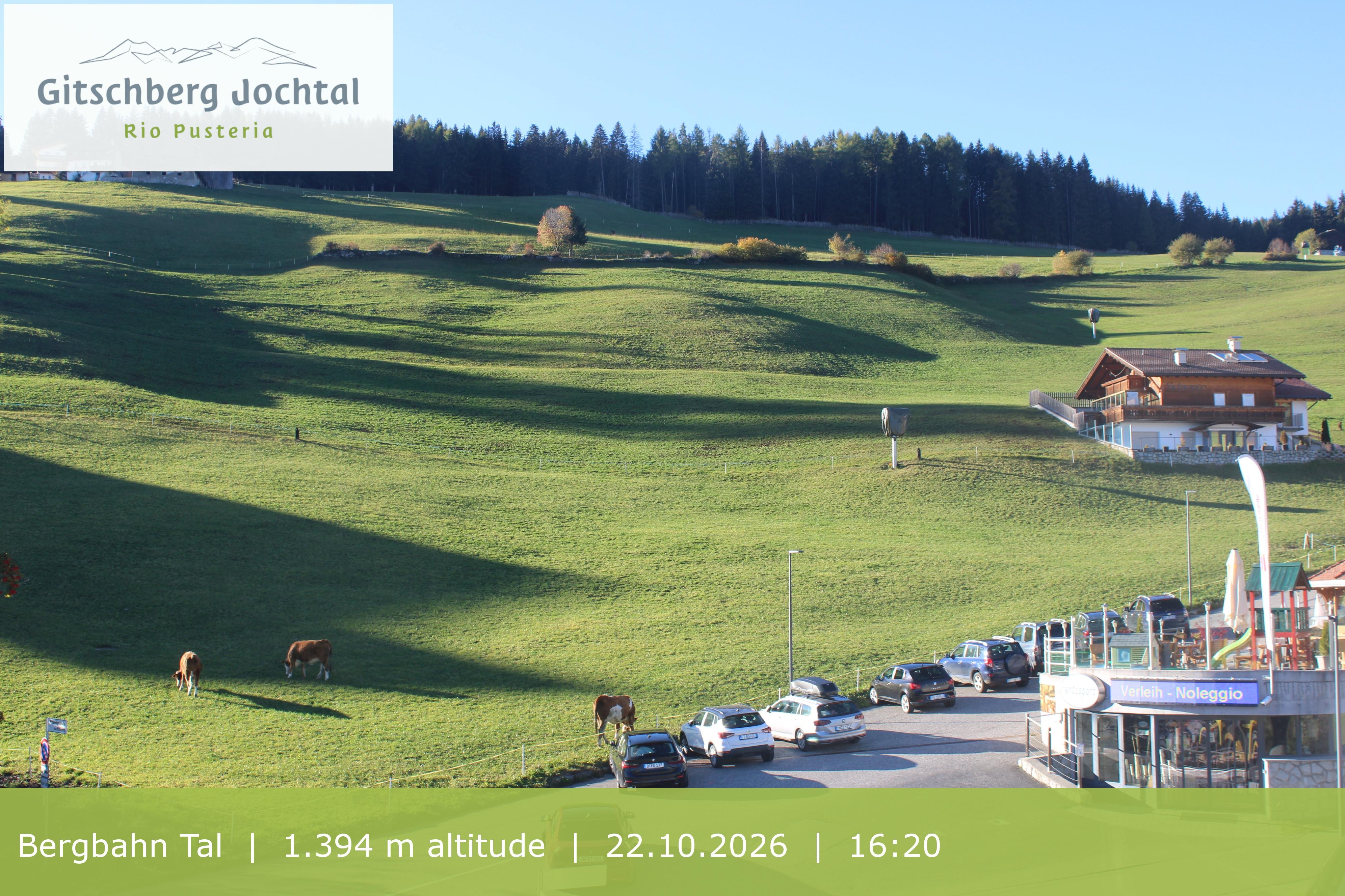 Archiv Foto Webcam Sicht auf die Talstation Meransen in Südtirol