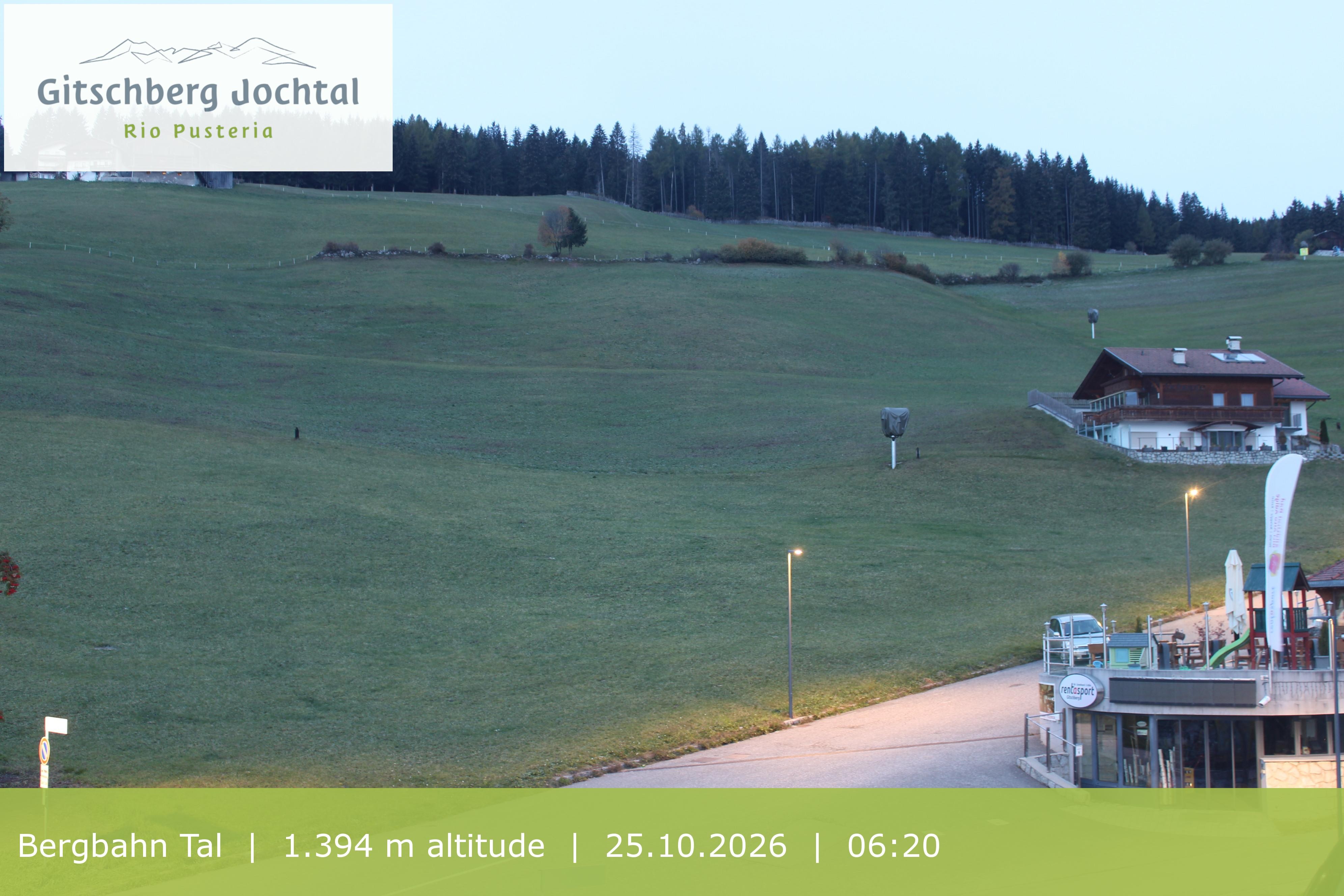 Archiv Foto Webcam Sicht auf die Talstation Meransen in Südtirol