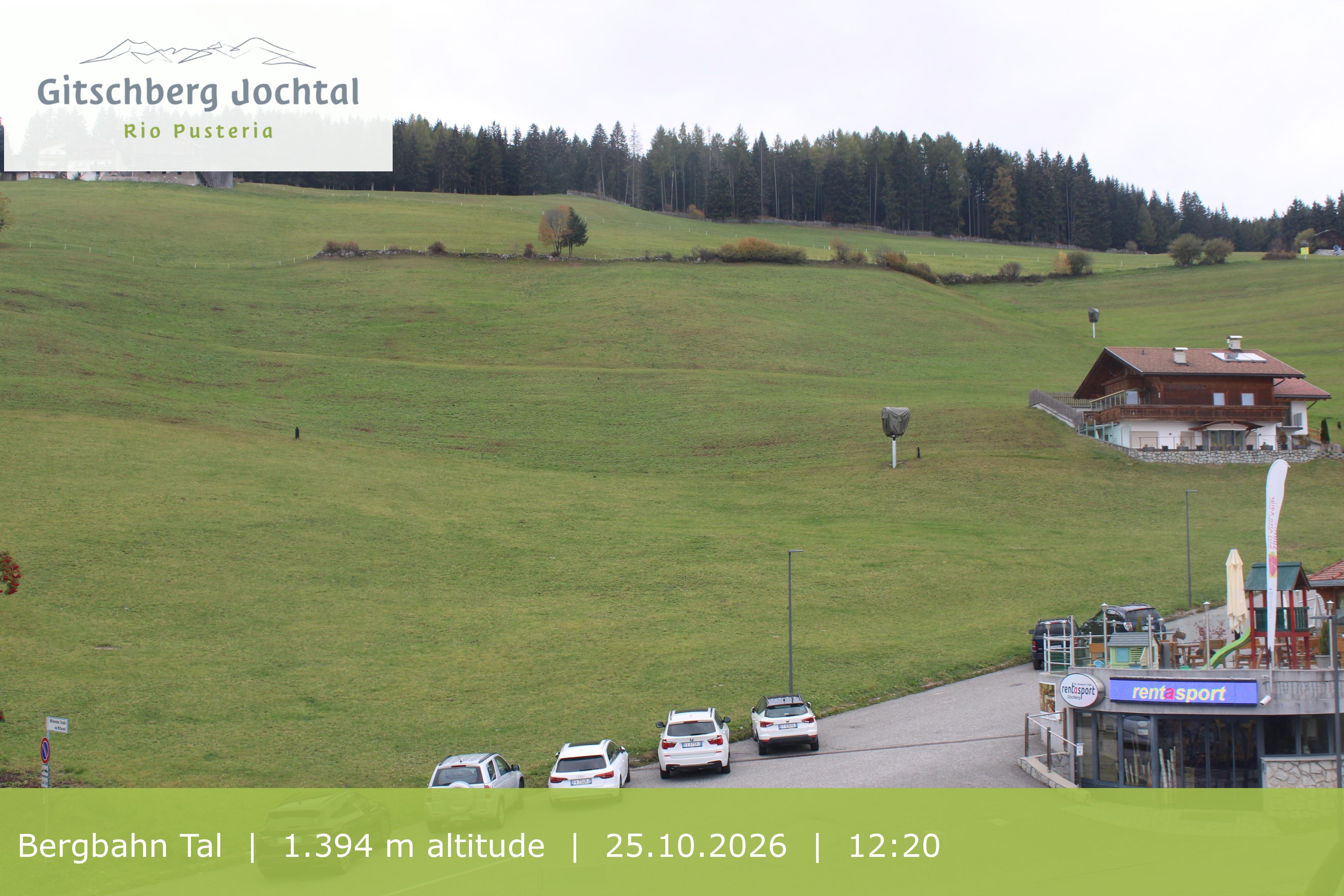 Archiv Foto Webcam Sicht auf die Talstation Meransen in Südtirol