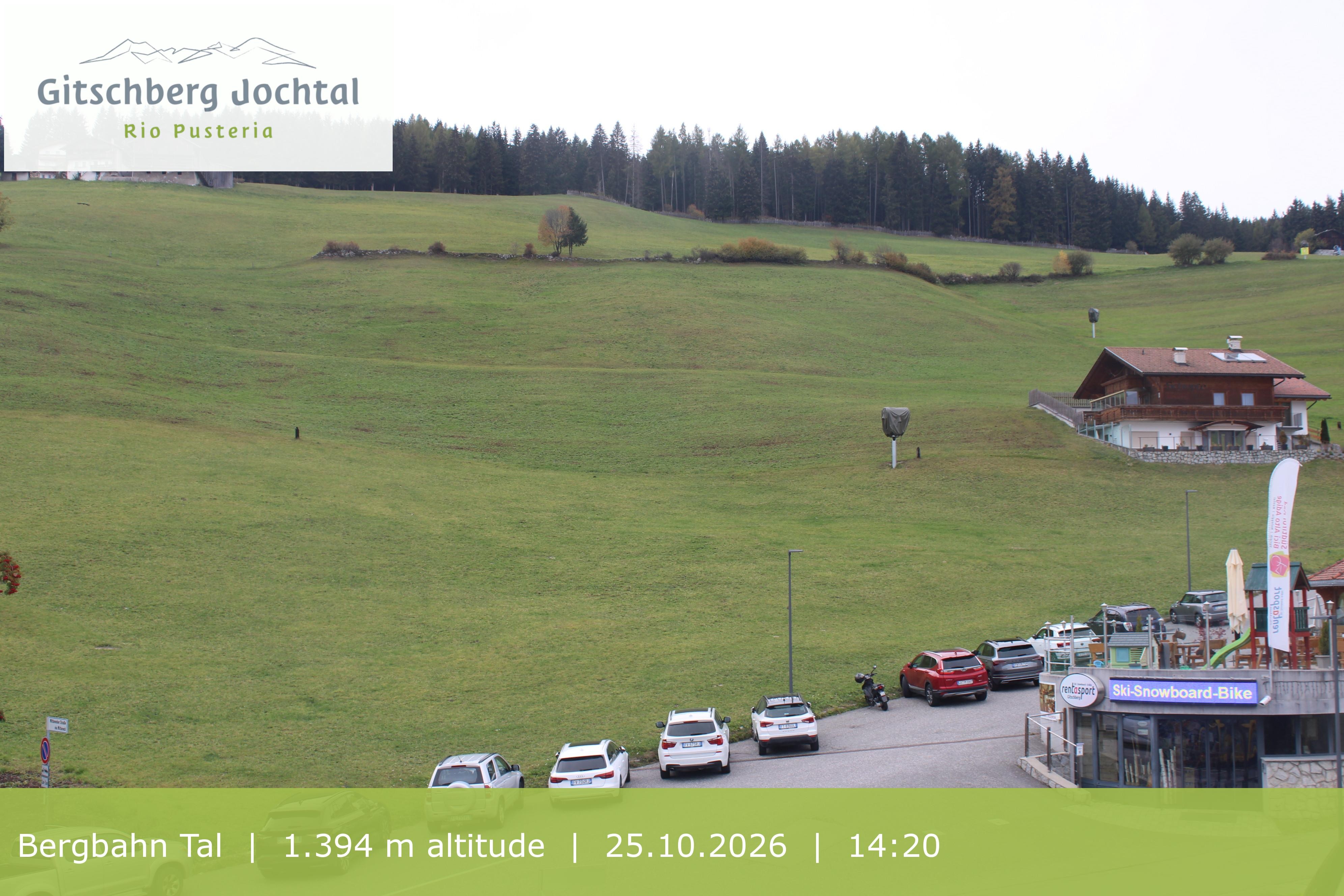 Archiv Foto Webcam Sicht auf die Talstation Meransen in Südtirol