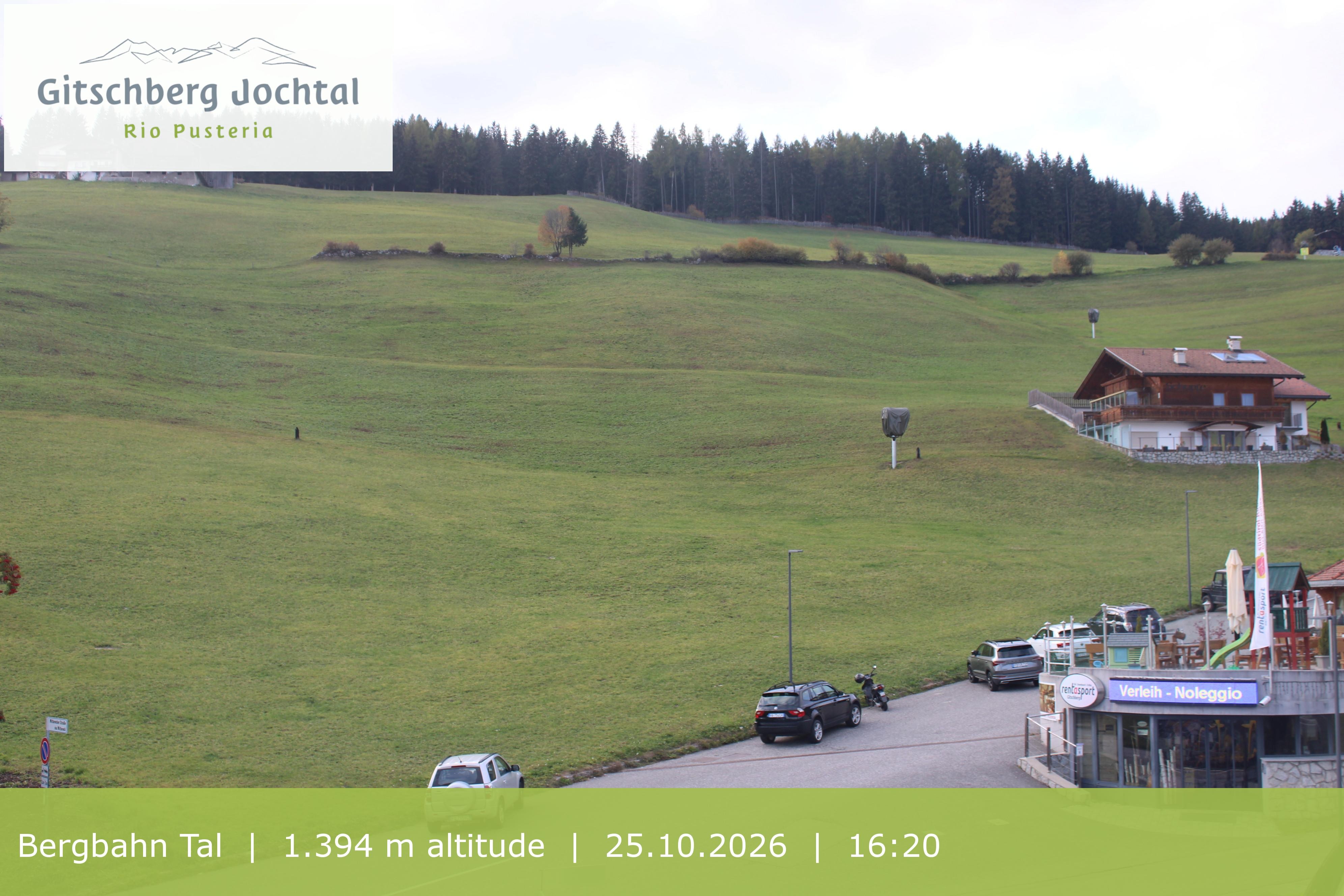Archiv Foto Webcam Sicht auf die Talstation Meransen in Südtirol