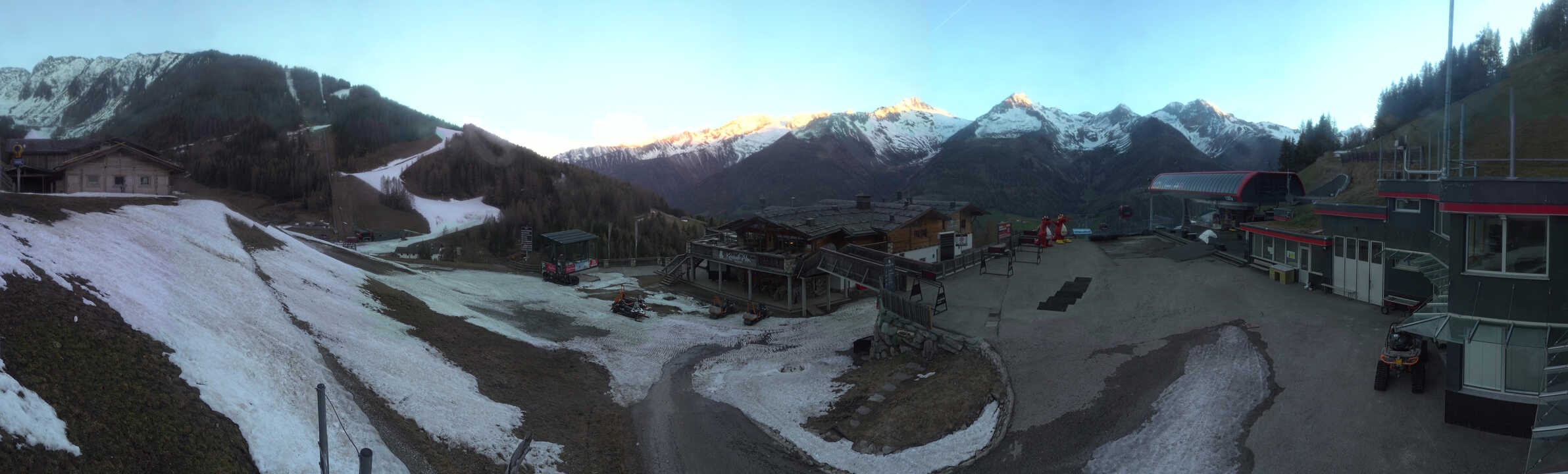 Archived image Webcam Klausberg - mountain restaurant Kristallalm in Ahrn Valley (South Tyrol)