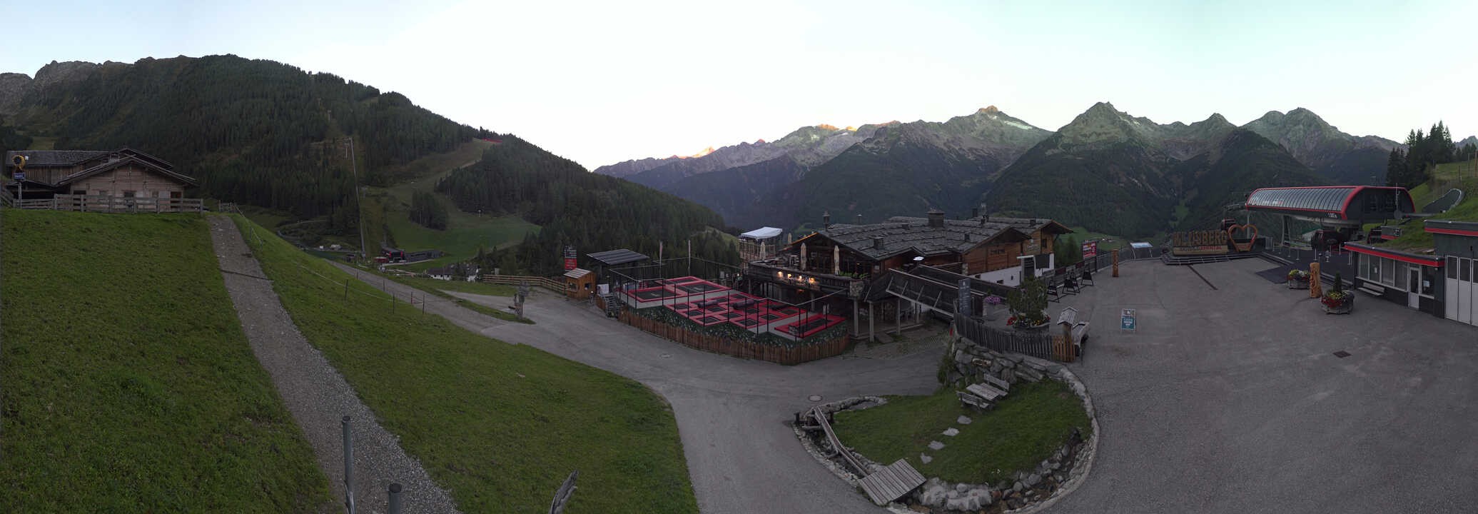 Archived image Webcam Klausberg - mountain restaurant Kristallalm in Ahrn Valley (South Tyrol)