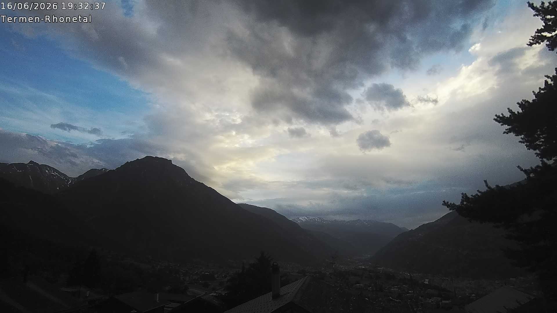 Archiv Foto Webcam Termen: Blick Richtung Süden ins Rhonetal