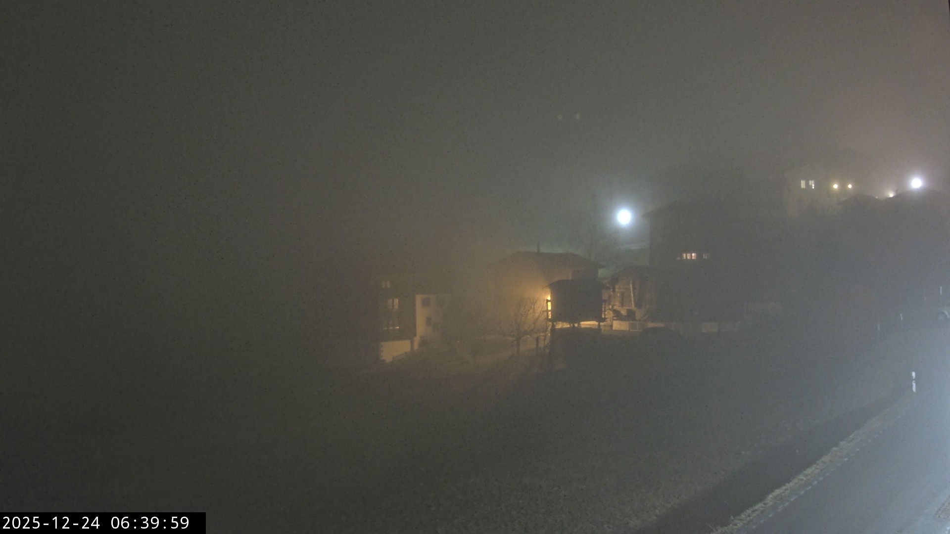 Archiv Foto Webcam Dorfansicht Ernen mit Kirche