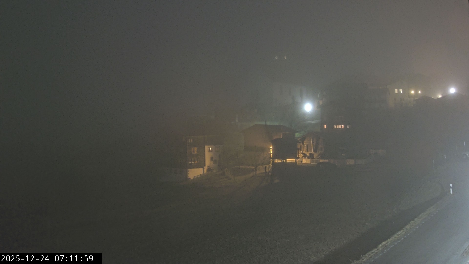 Archiv Foto Webcam Dorfansicht Ernen mit Kirche