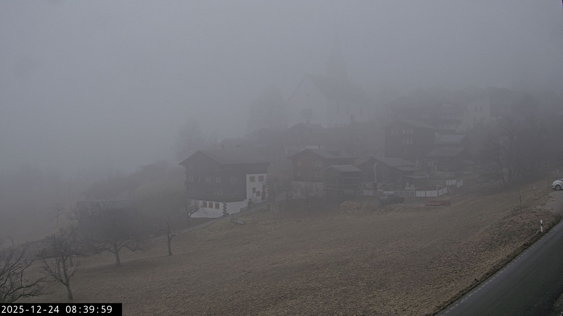 Archiv Foto Webcam Dorfansicht Ernen mit Kirche