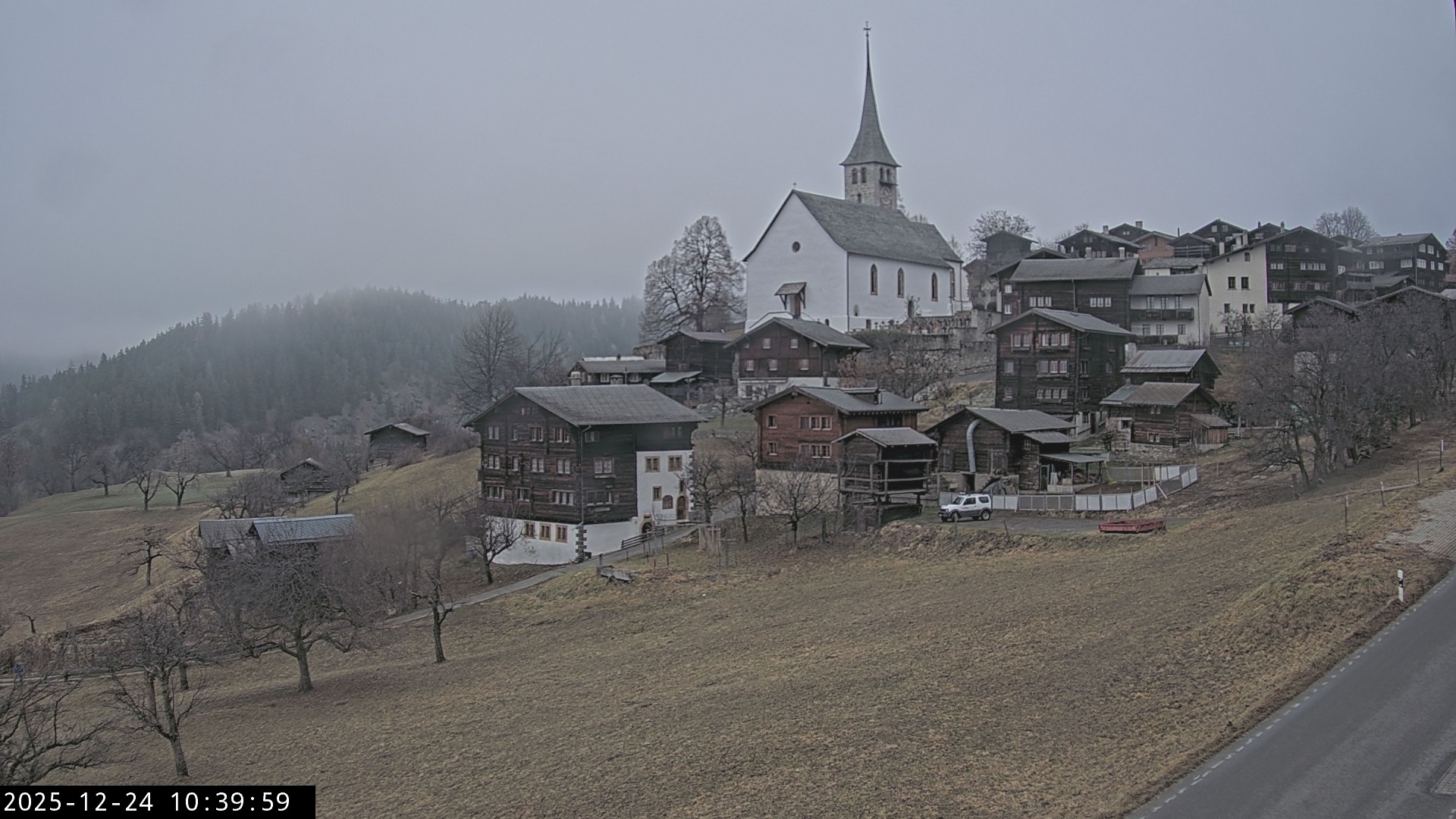 Archiv Foto Webcam Dorfansicht Ernen mit Kirche