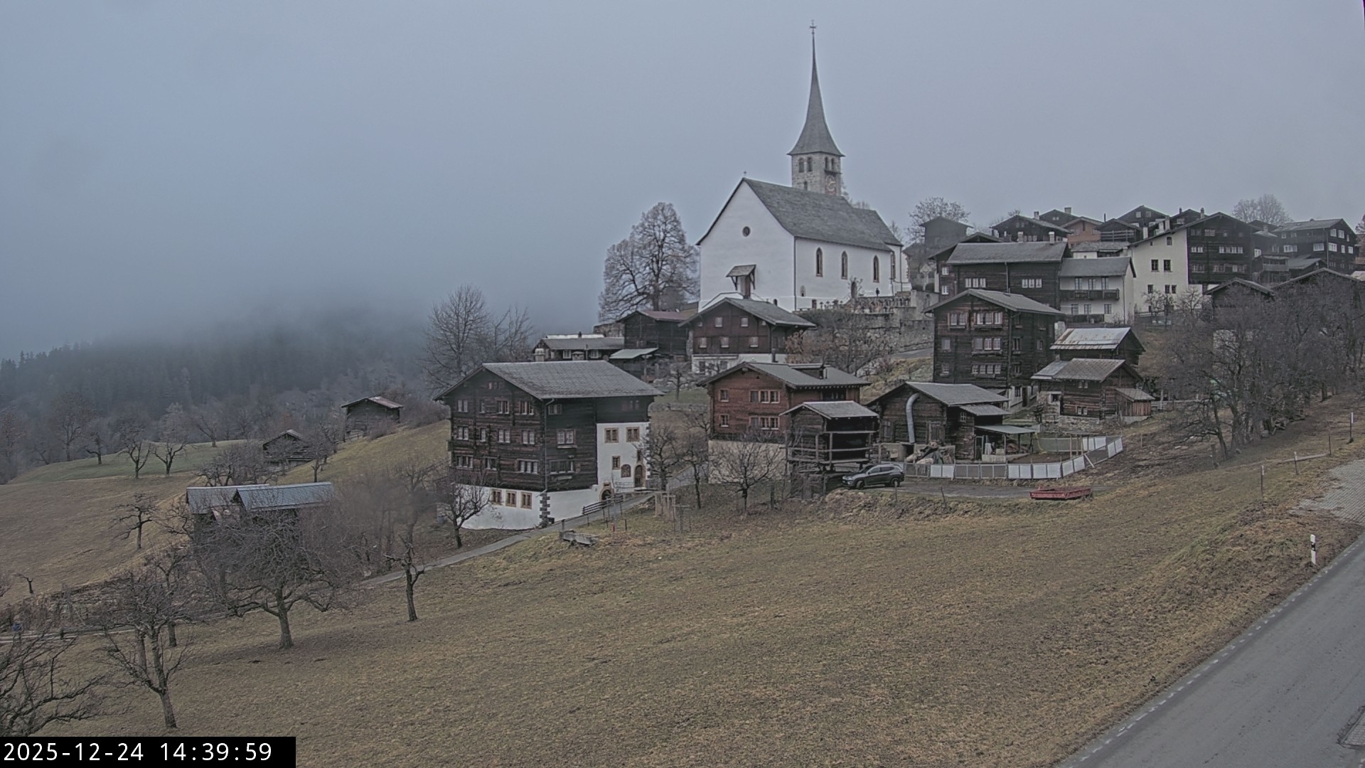 Archiv Foto Webcam Dorfansicht Ernen mit Kirche