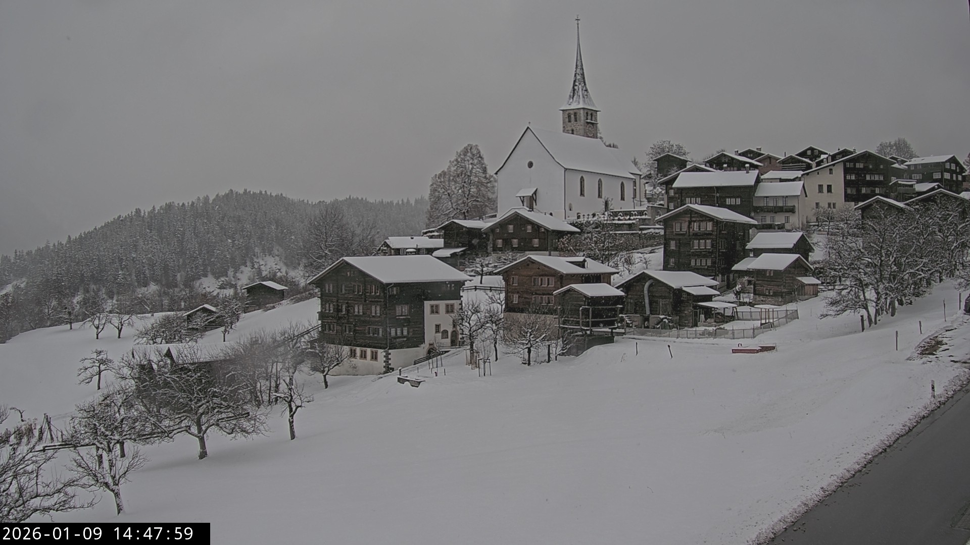 Archiv Foto Webcam Dorfansicht Ernen mit Kirche
