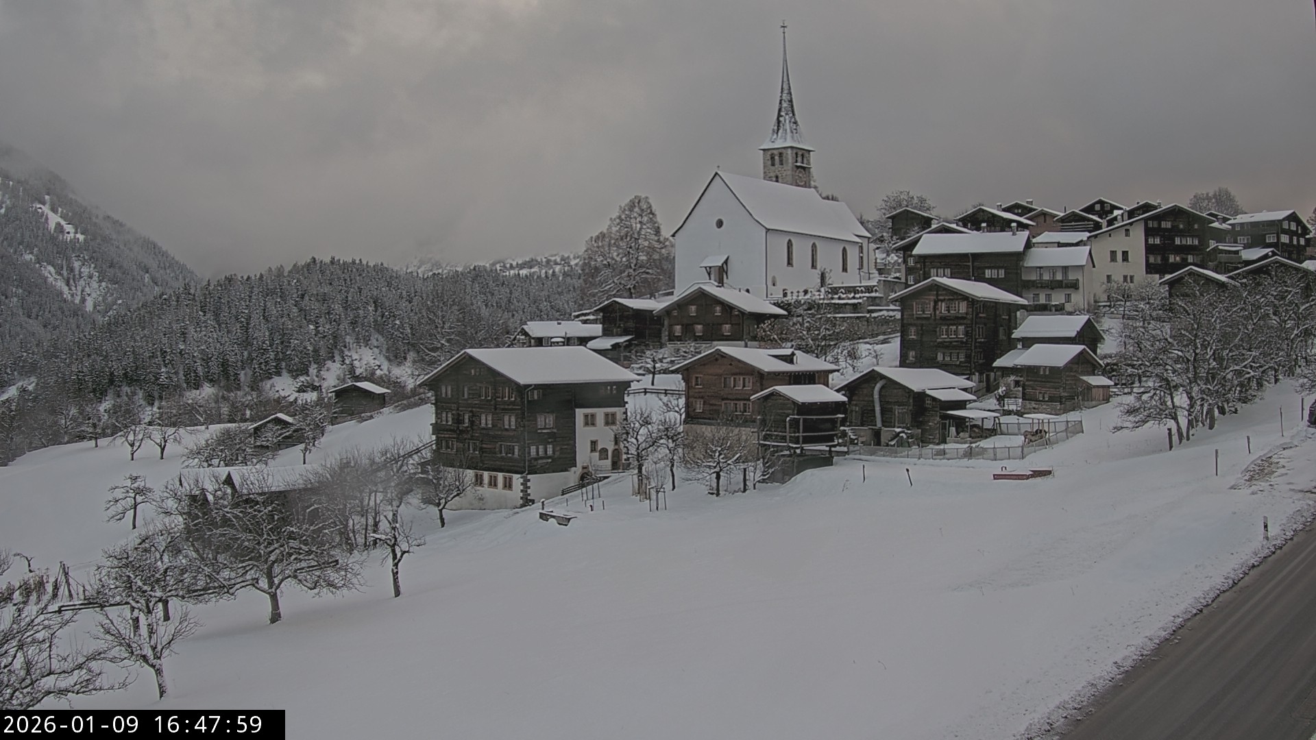 Archiv Foto Webcam Dorfansicht Ernen mit Kirche