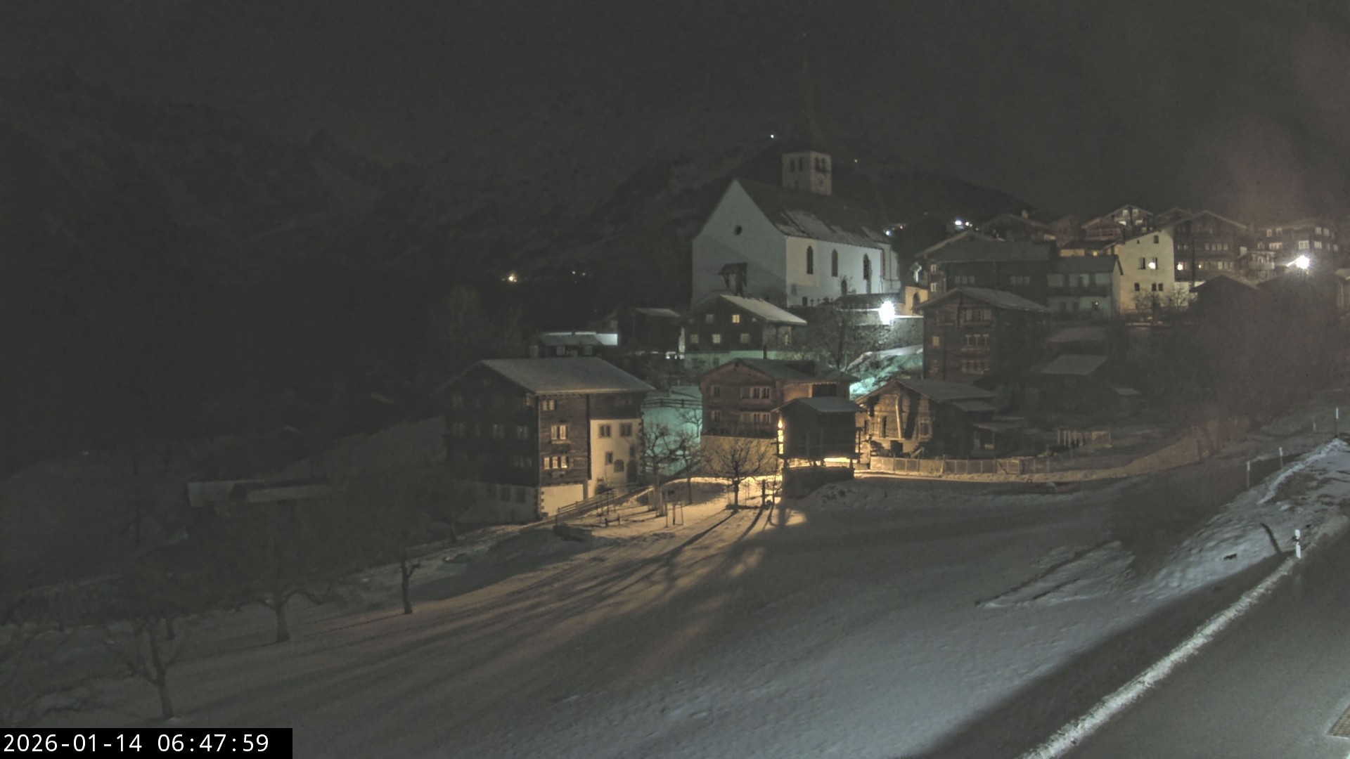 Archiv Foto Webcam Dorfansicht Ernen mit Kirche