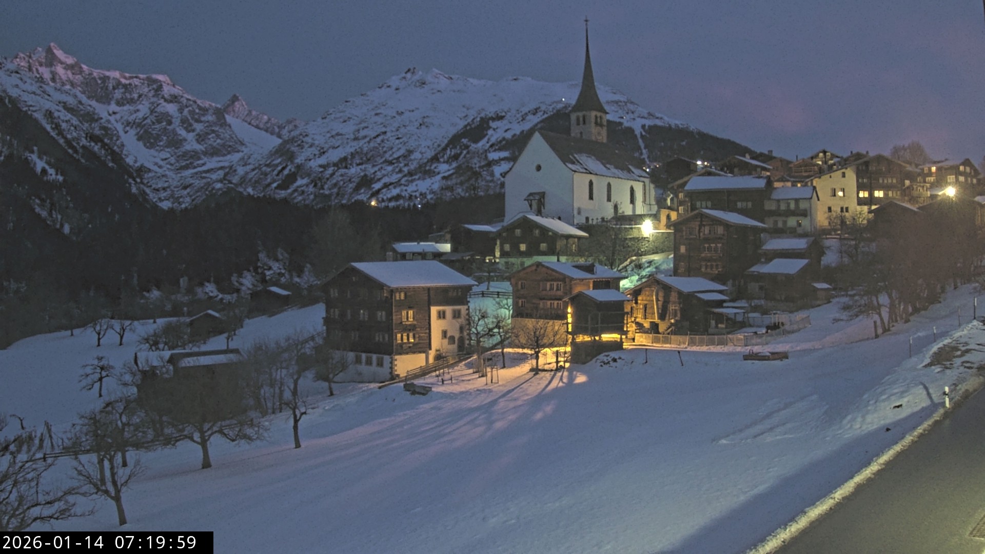 Archiv Foto Webcam Dorfansicht Ernen mit Kirche