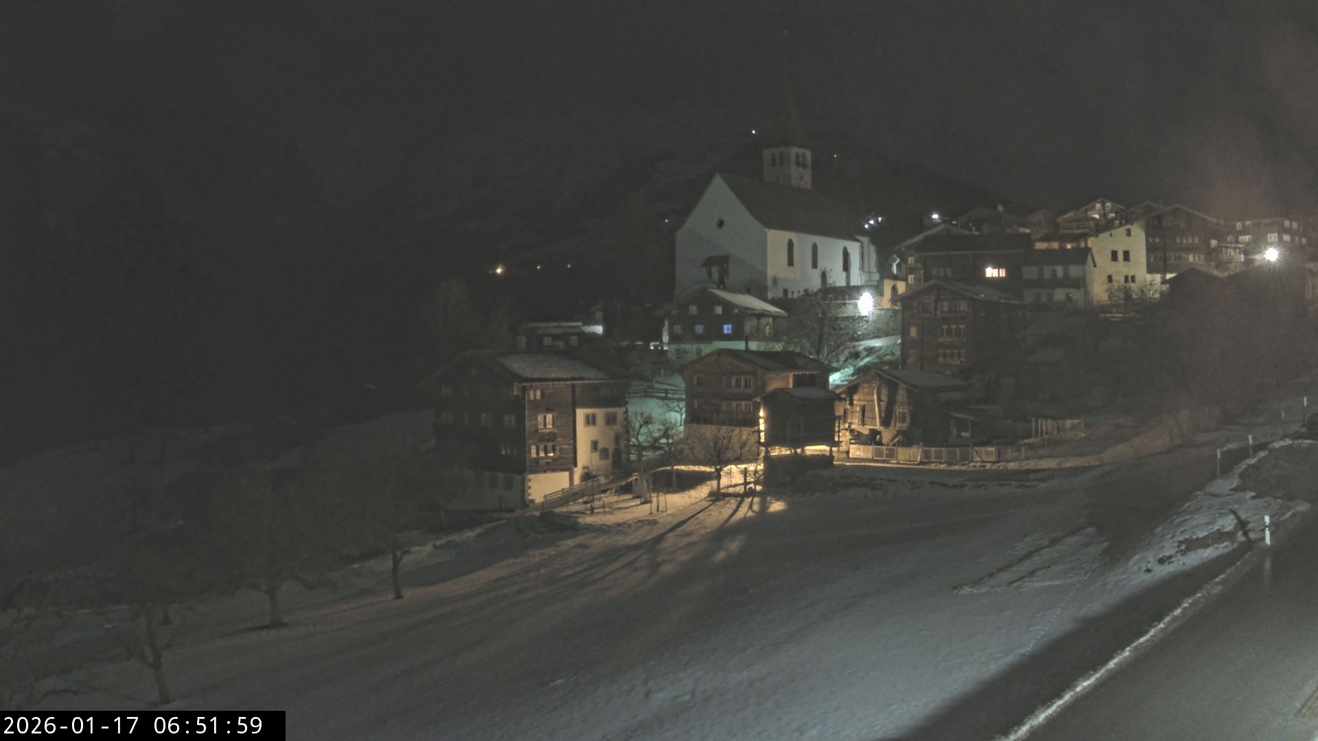 Archiv Foto Webcam Dorfansicht Ernen mit Kirche