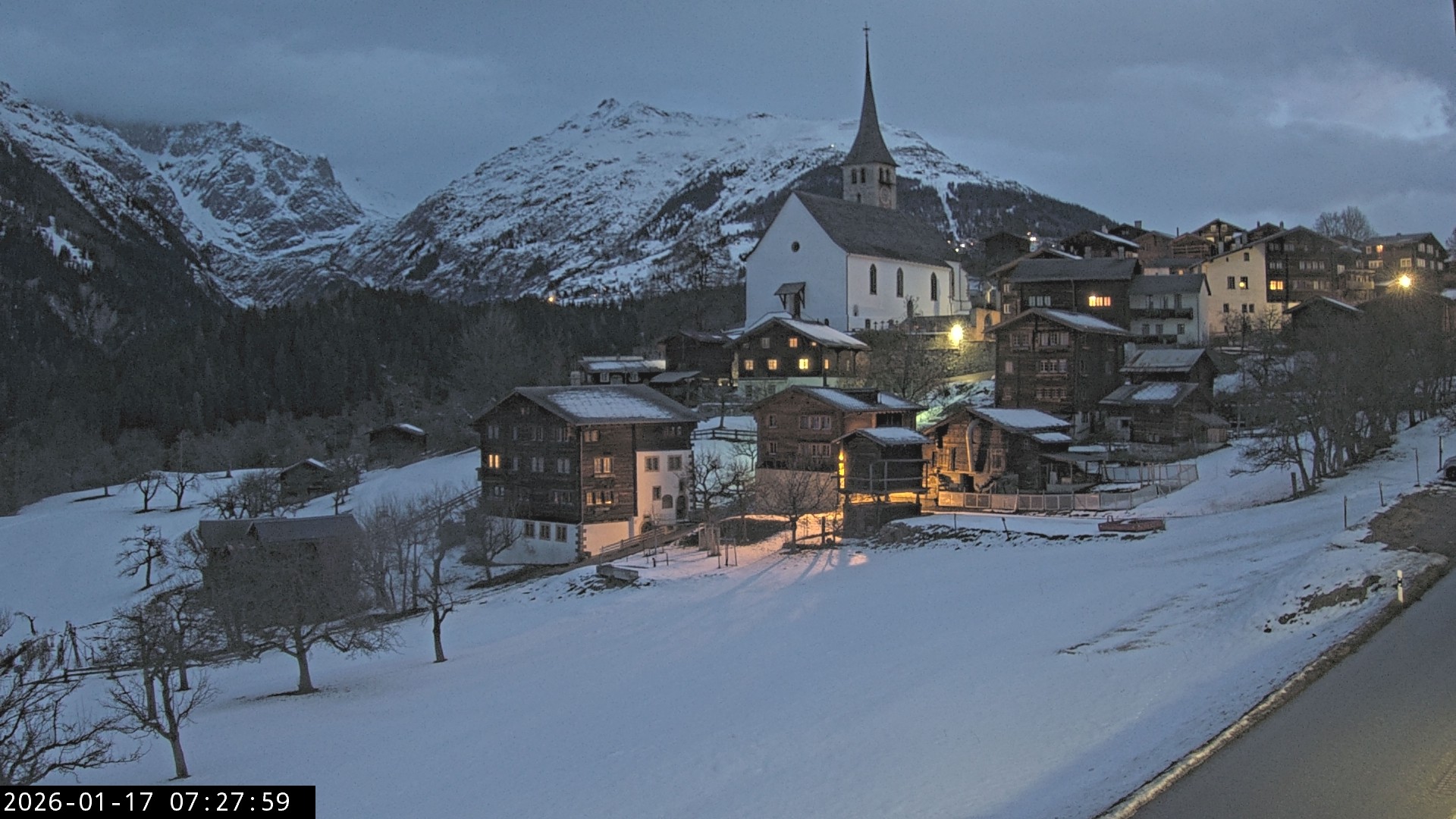 Archiv Foto Webcam Dorfansicht Ernen mit Kirche