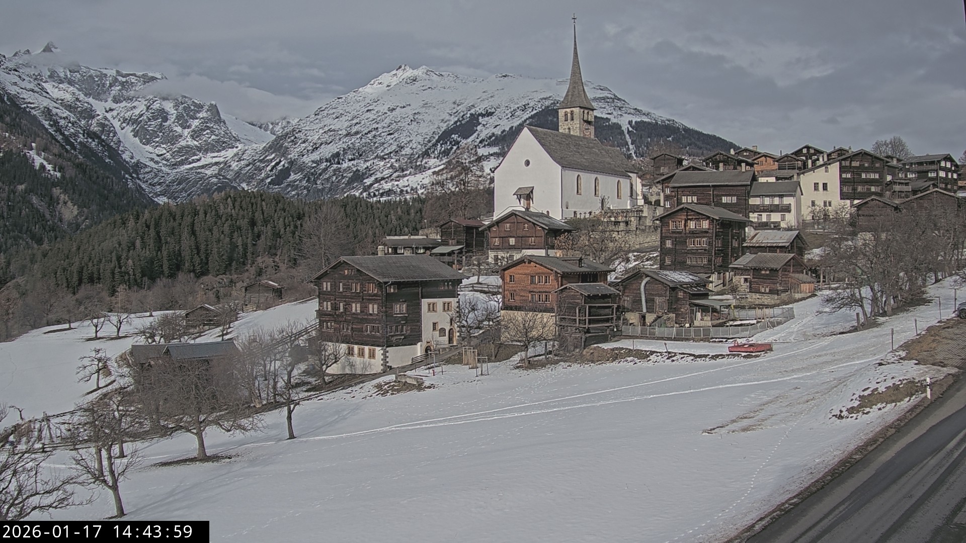 Archiv Foto Webcam Dorfansicht Ernen mit Kirche