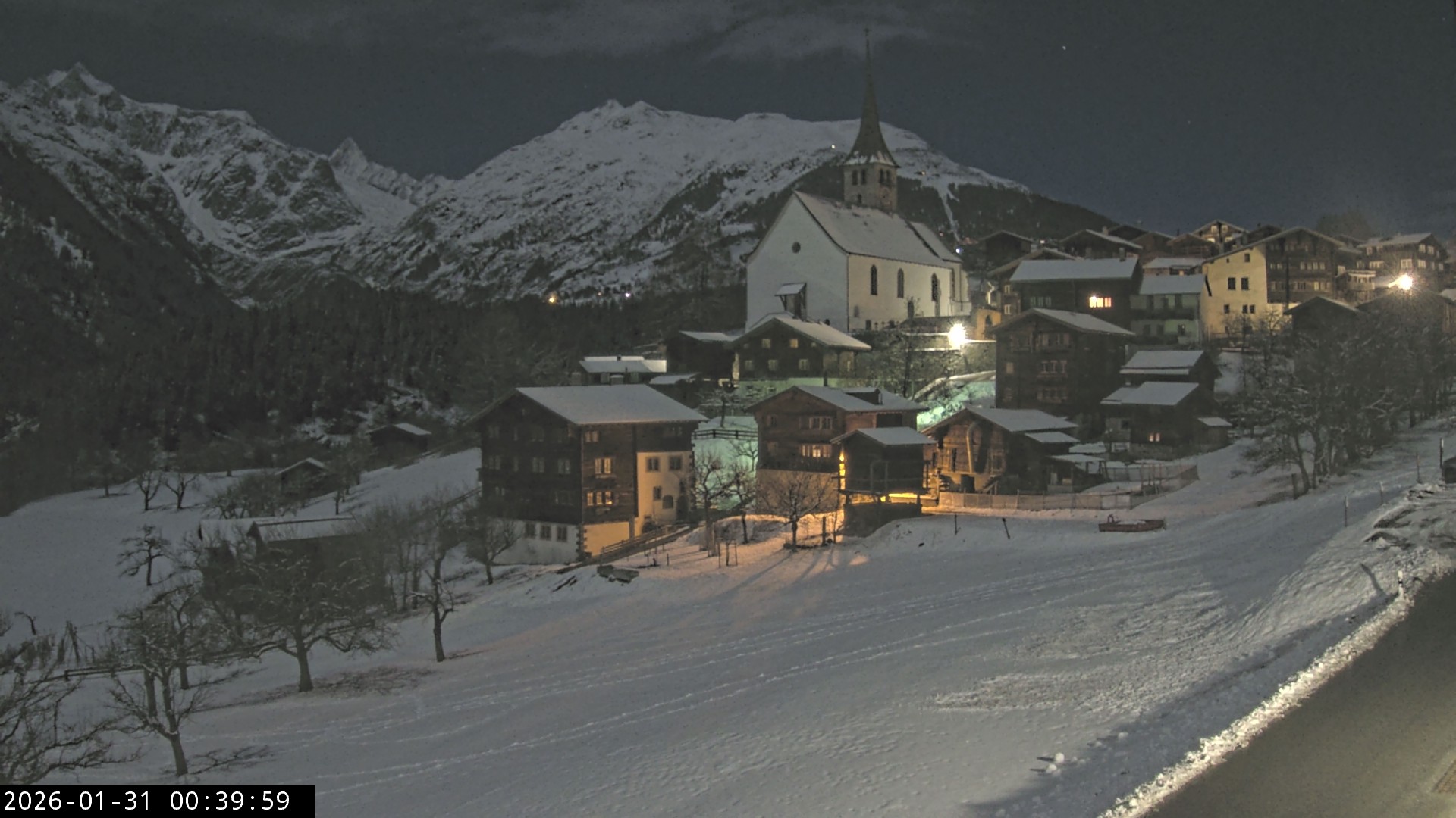 Archiv Foto Webcam Dorfansicht Ernen mit Kirche