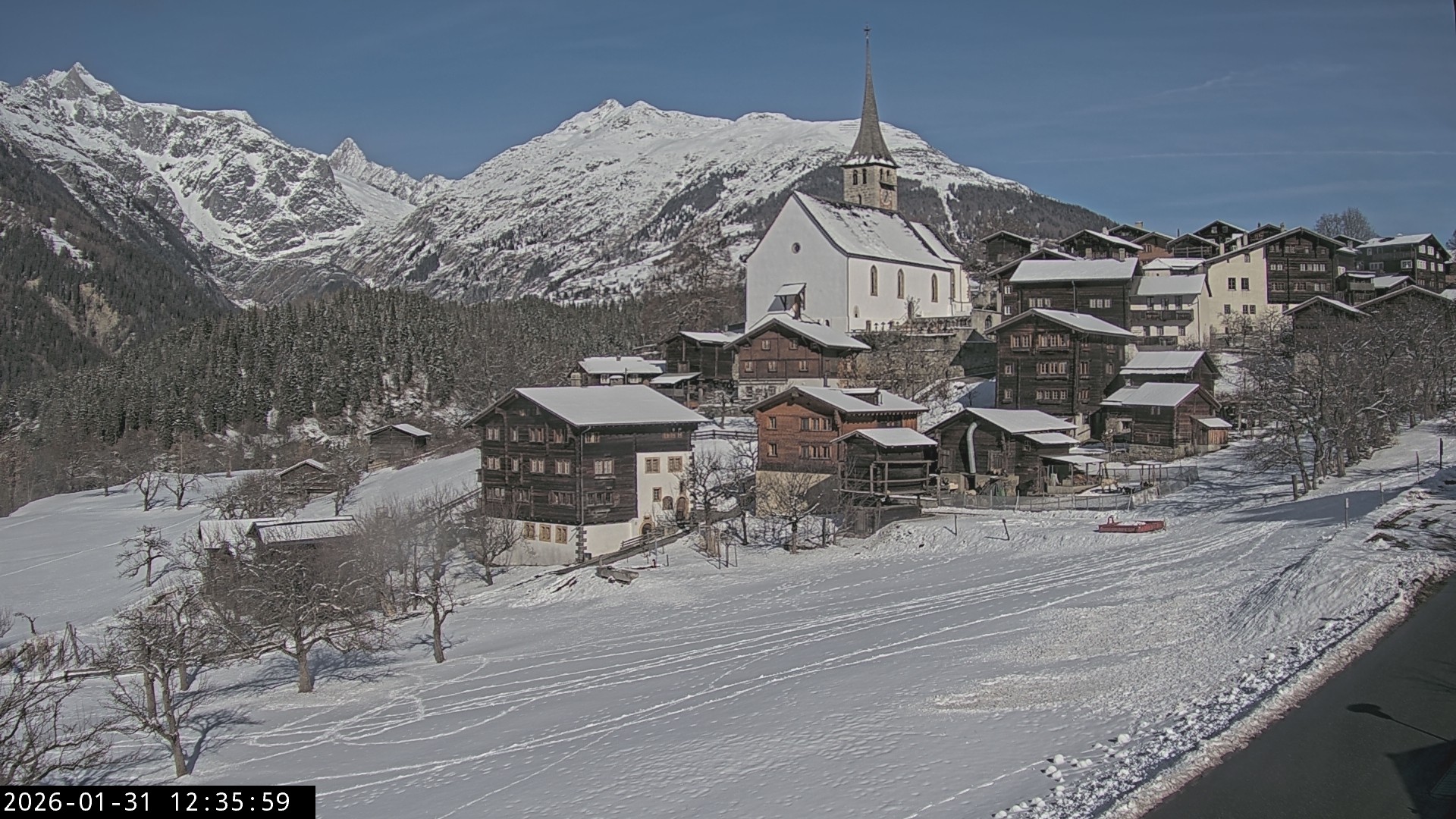 Archiv Foto Webcam Dorfansicht Ernen mit Kirche