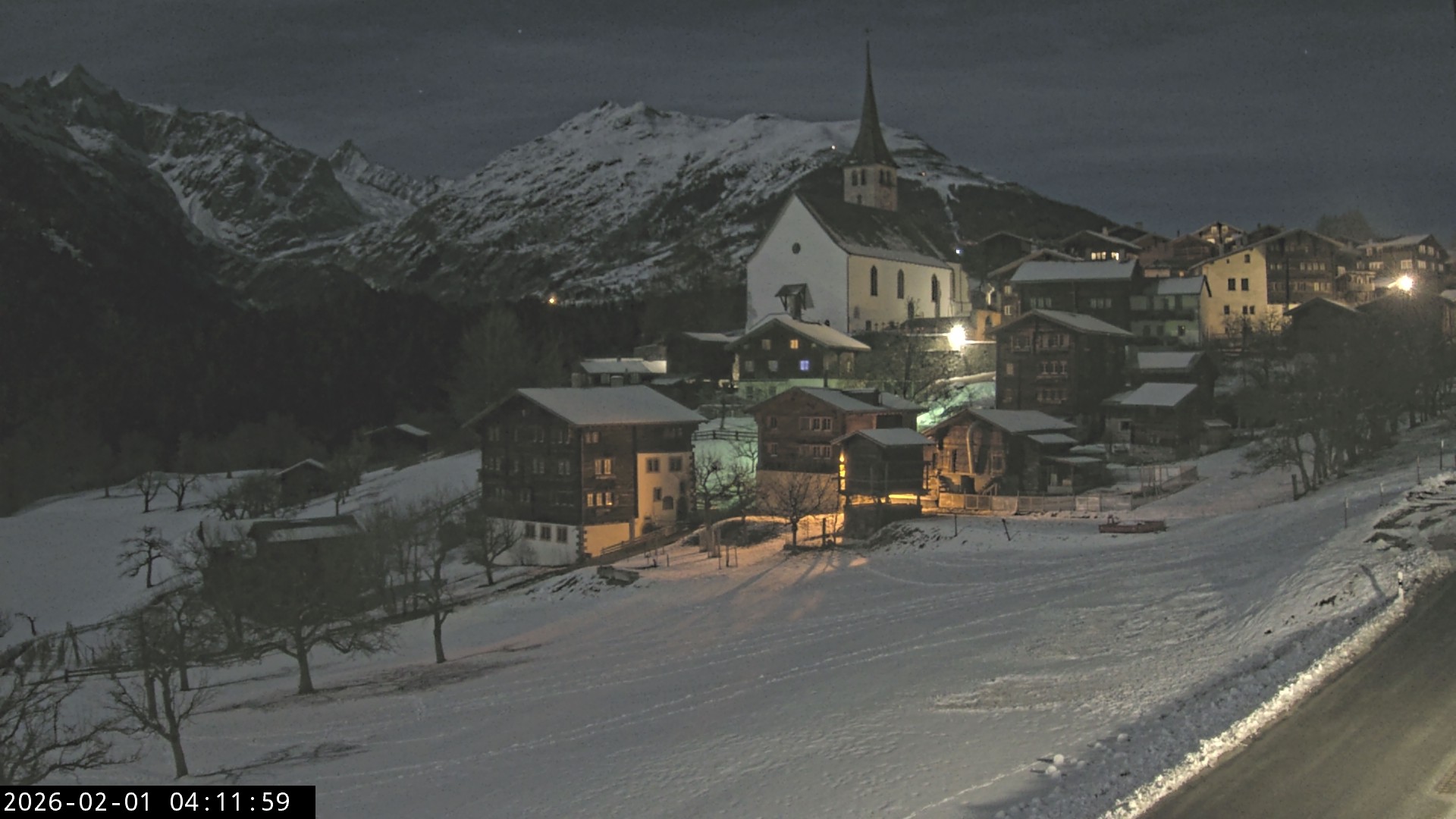 Archiv Foto Webcam Dorfansicht Ernen mit Kirche