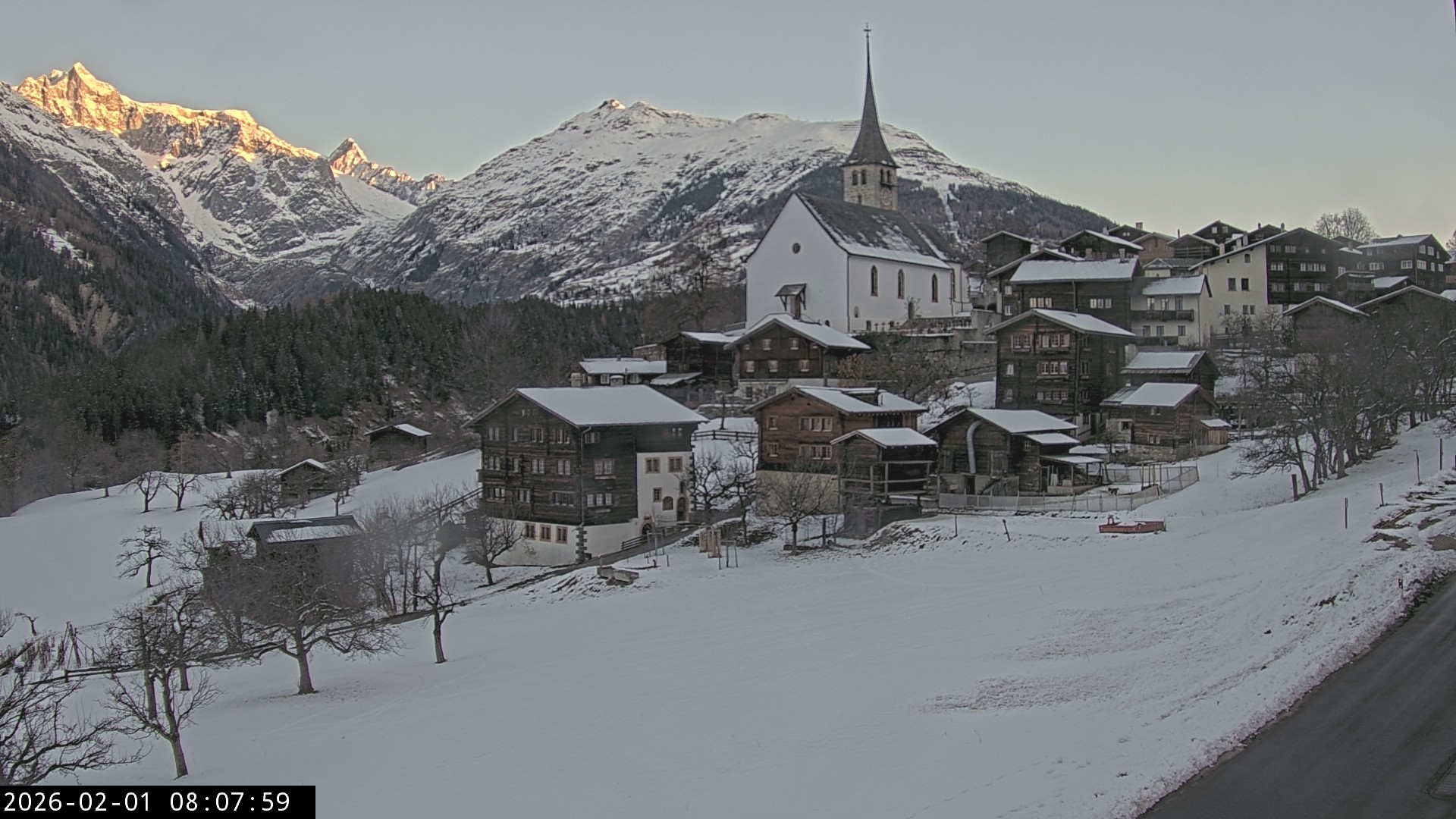 Archiv Foto Webcam Dorfansicht Ernen mit Kirche