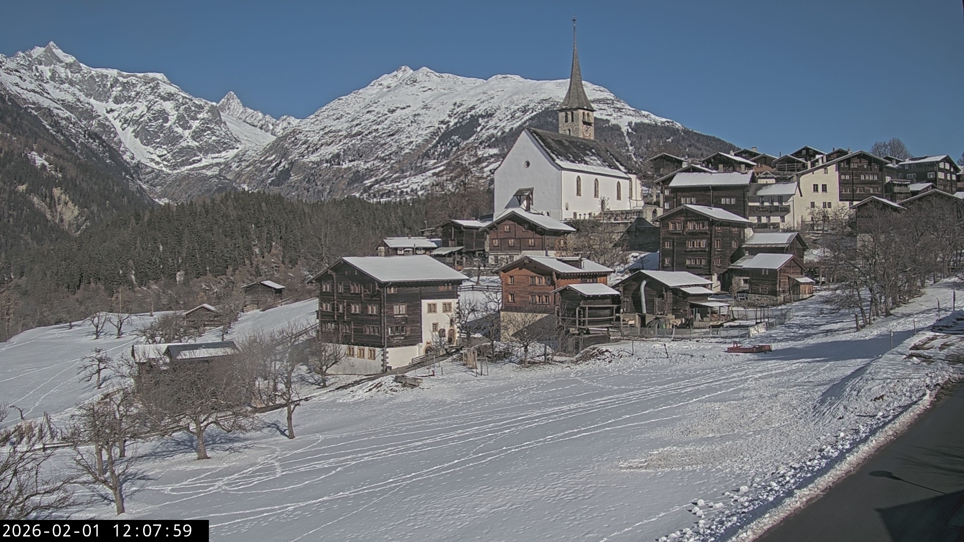 Archiv Foto Webcam Dorfansicht Ernen mit Kirche