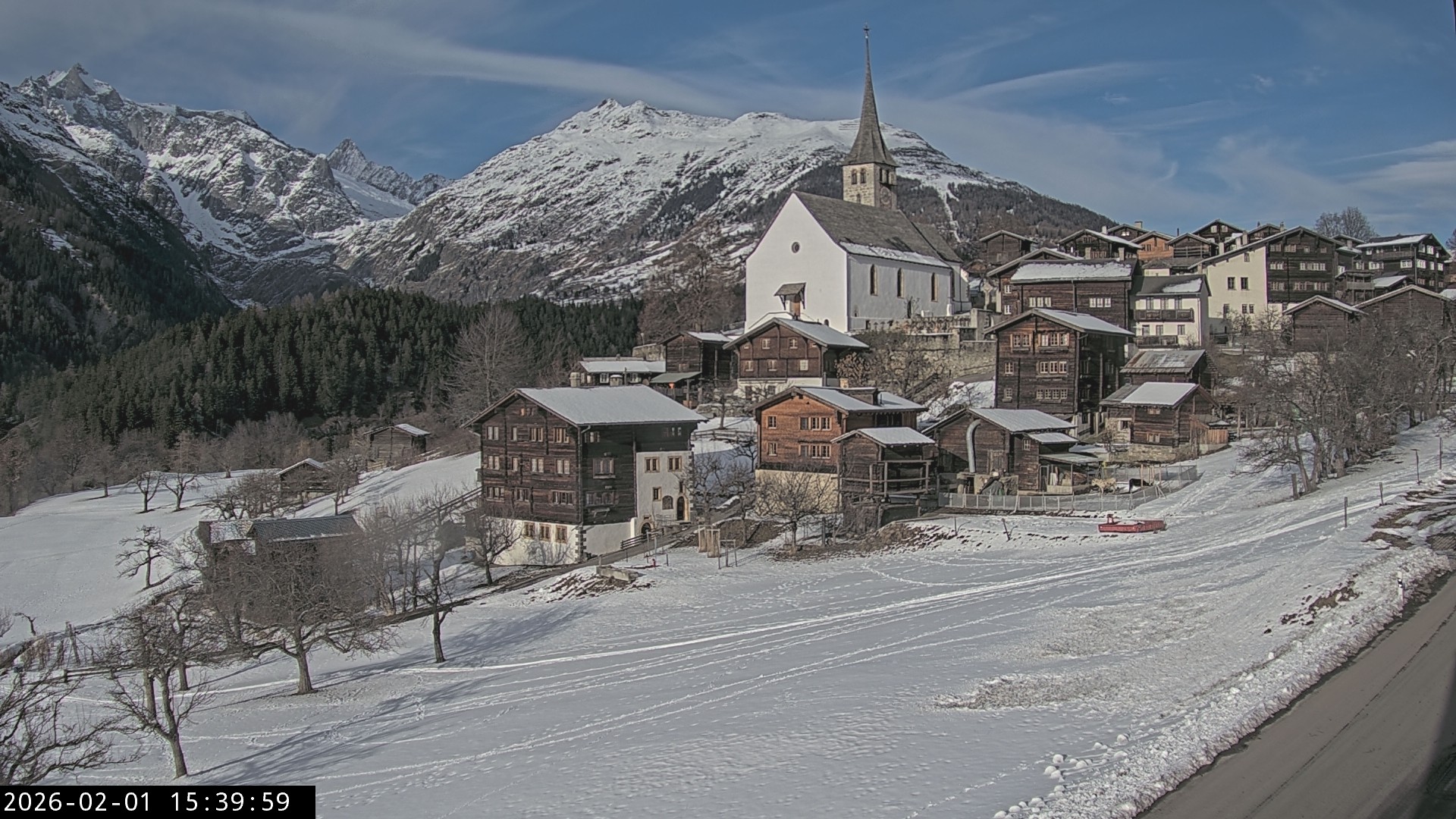 Archiv Foto Webcam Dorfansicht Ernen mit Kirche