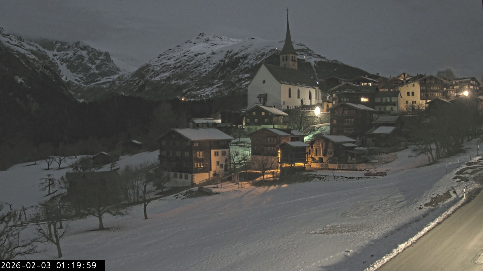 Archiv Foto Webcam Dorfansicht Ernen mit Kirche