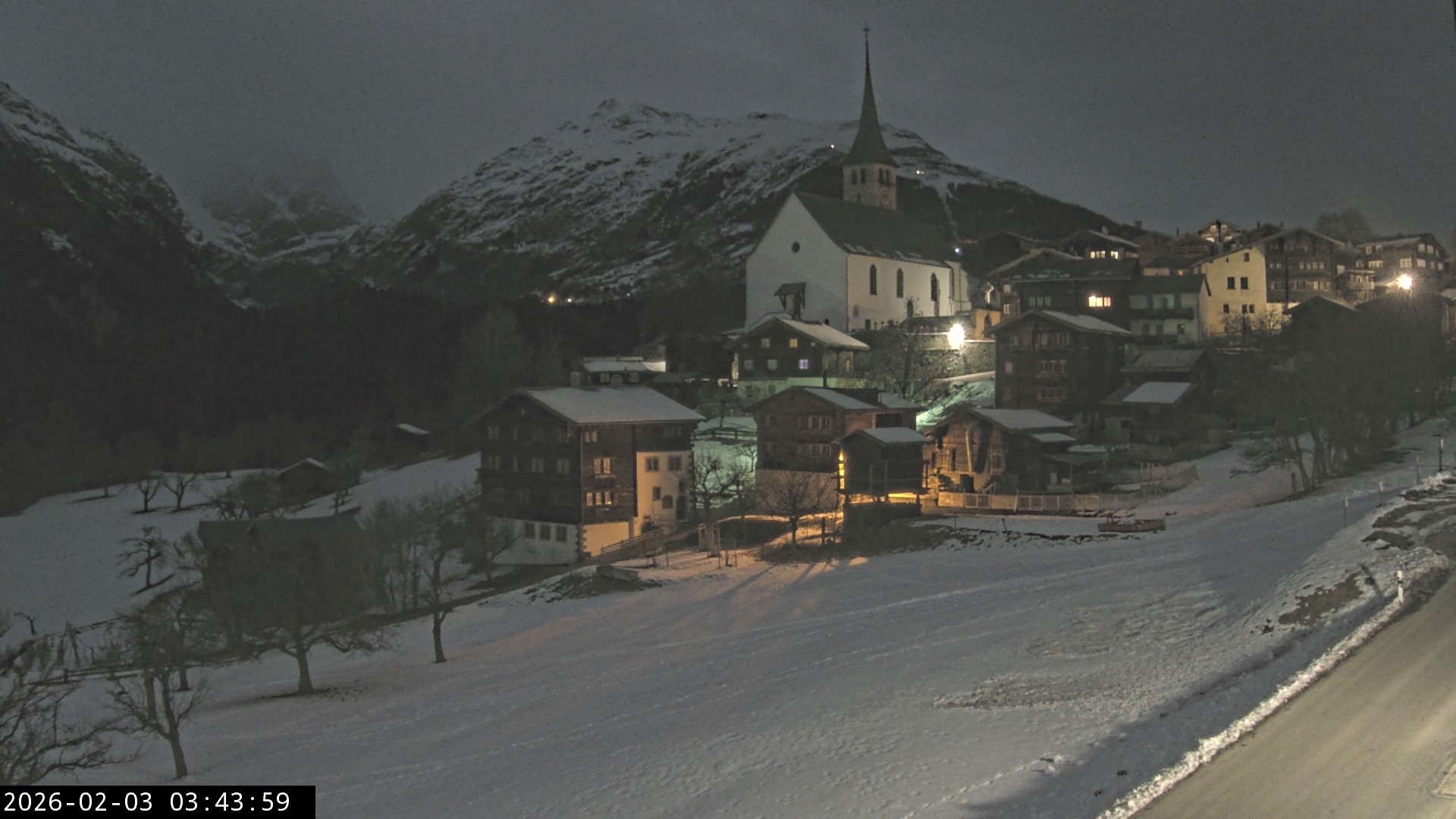 Archiv Foto Webcam Dorfansicht Ernen mit Kirche