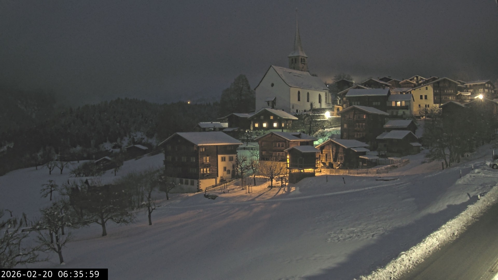 Archiv Foto Webcam Dorfansicht Ernen mit Kirche