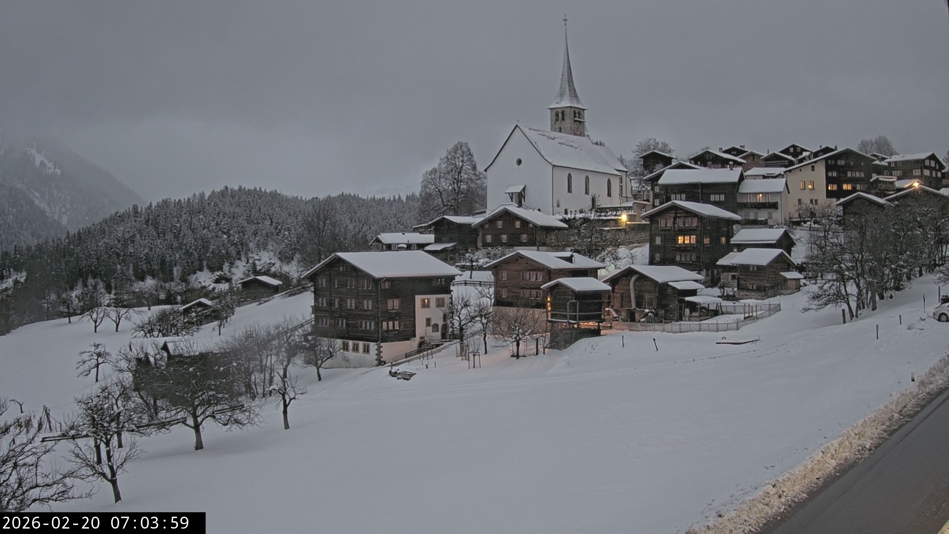 Archiv Foto Webcam Dorfansicht Ernen mit Kirche