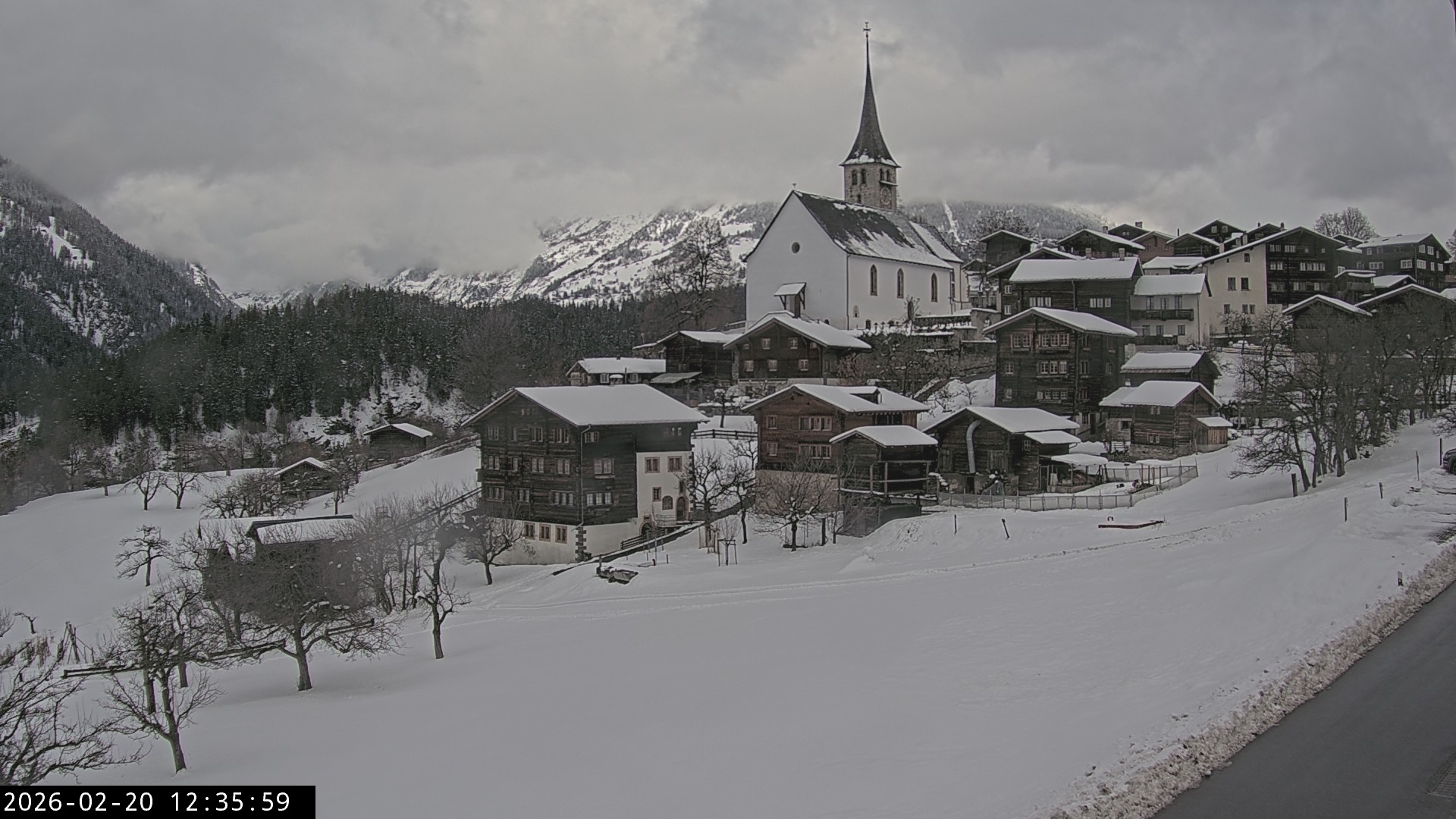 Archiv Foto Webcam Dorfansicht Ernen mit Kirche