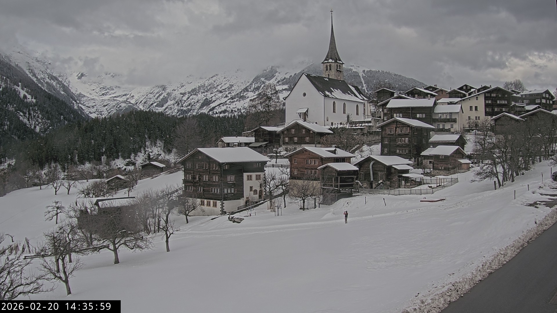 Archiv Foto Webcam Dorfansicht Ernen mit Kirche