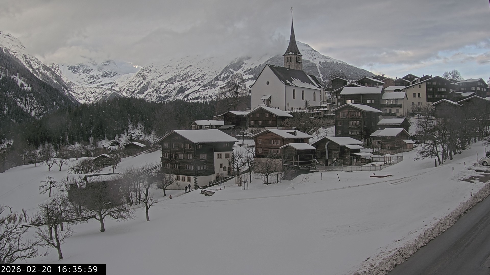 Archiv Foto Webcam Dorfansicht Ernen mit Kirche
