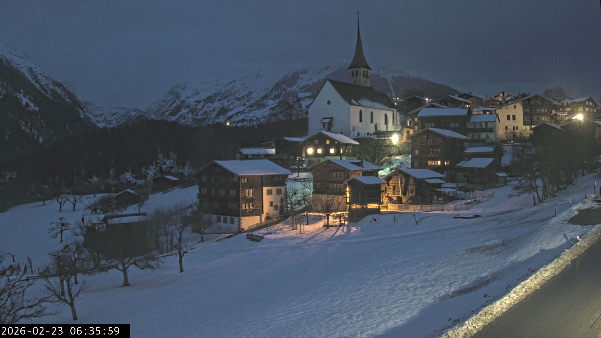 Archiv Foto Webcam Dorfansicht Ernen mit Kirche