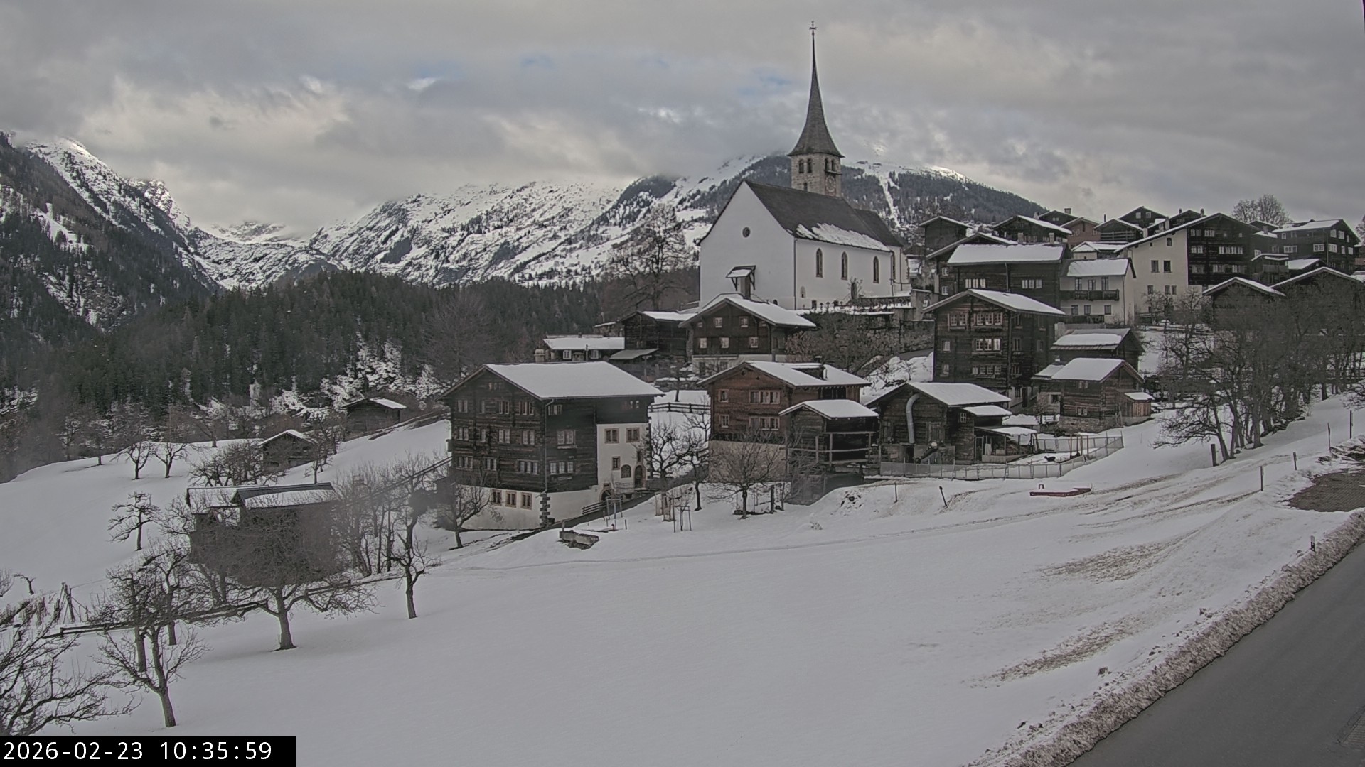 Archiv Foto Webcam Dorfansicht Ernen mit Kirche