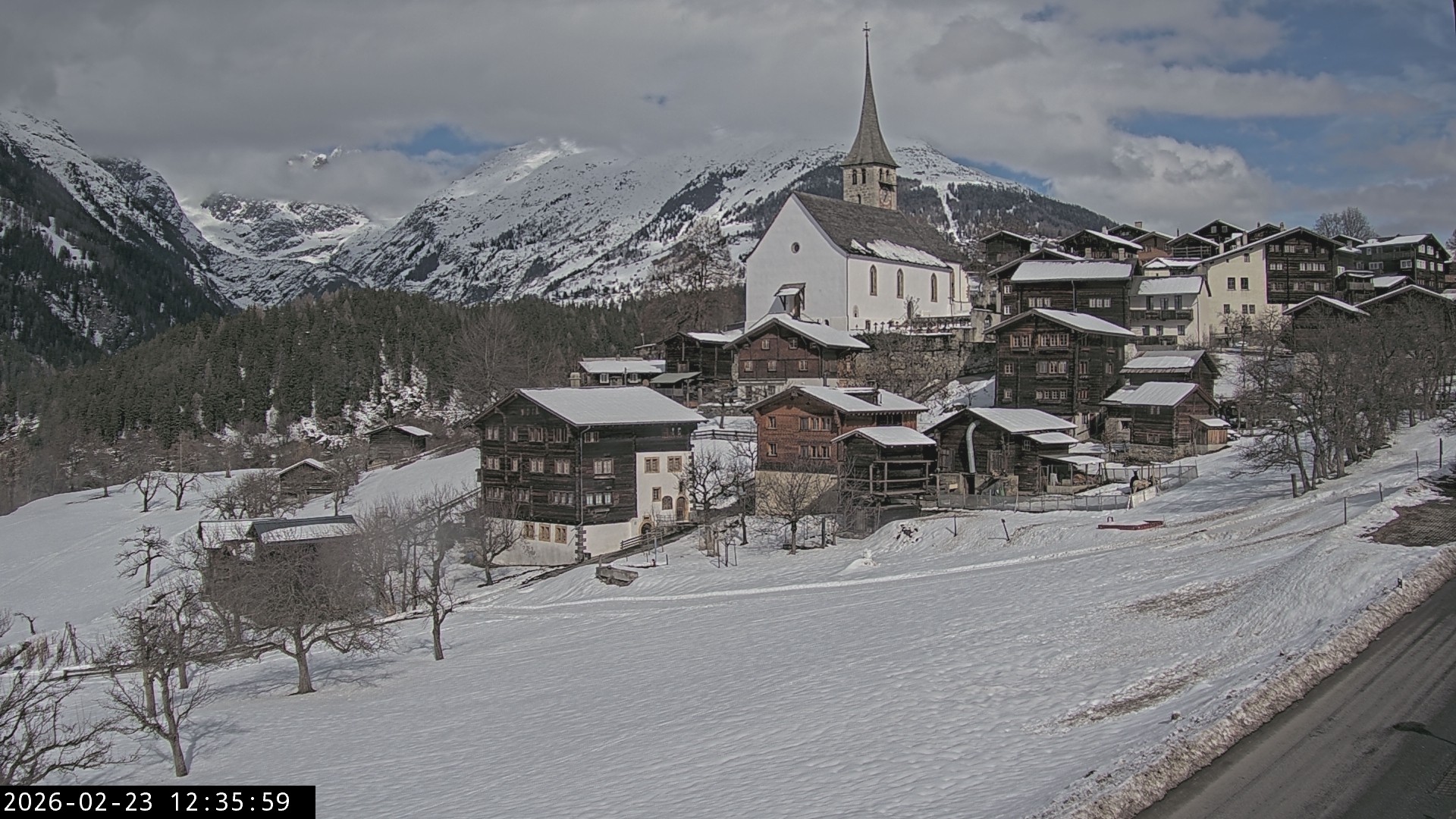 Archiv Foto Webcam Dorfansicht Ernen mit Kirche