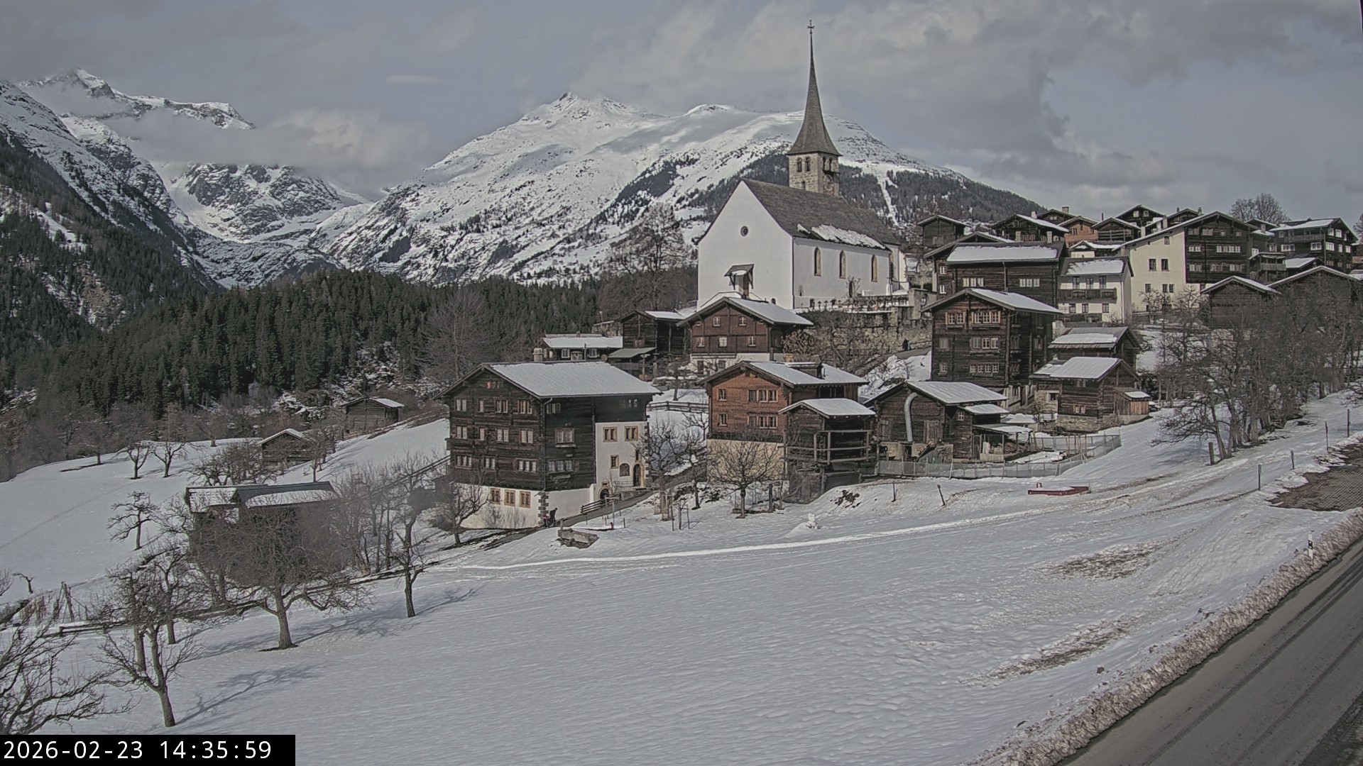 Archiv Foto Webcam Dorfansicht Ernen mit Kirche